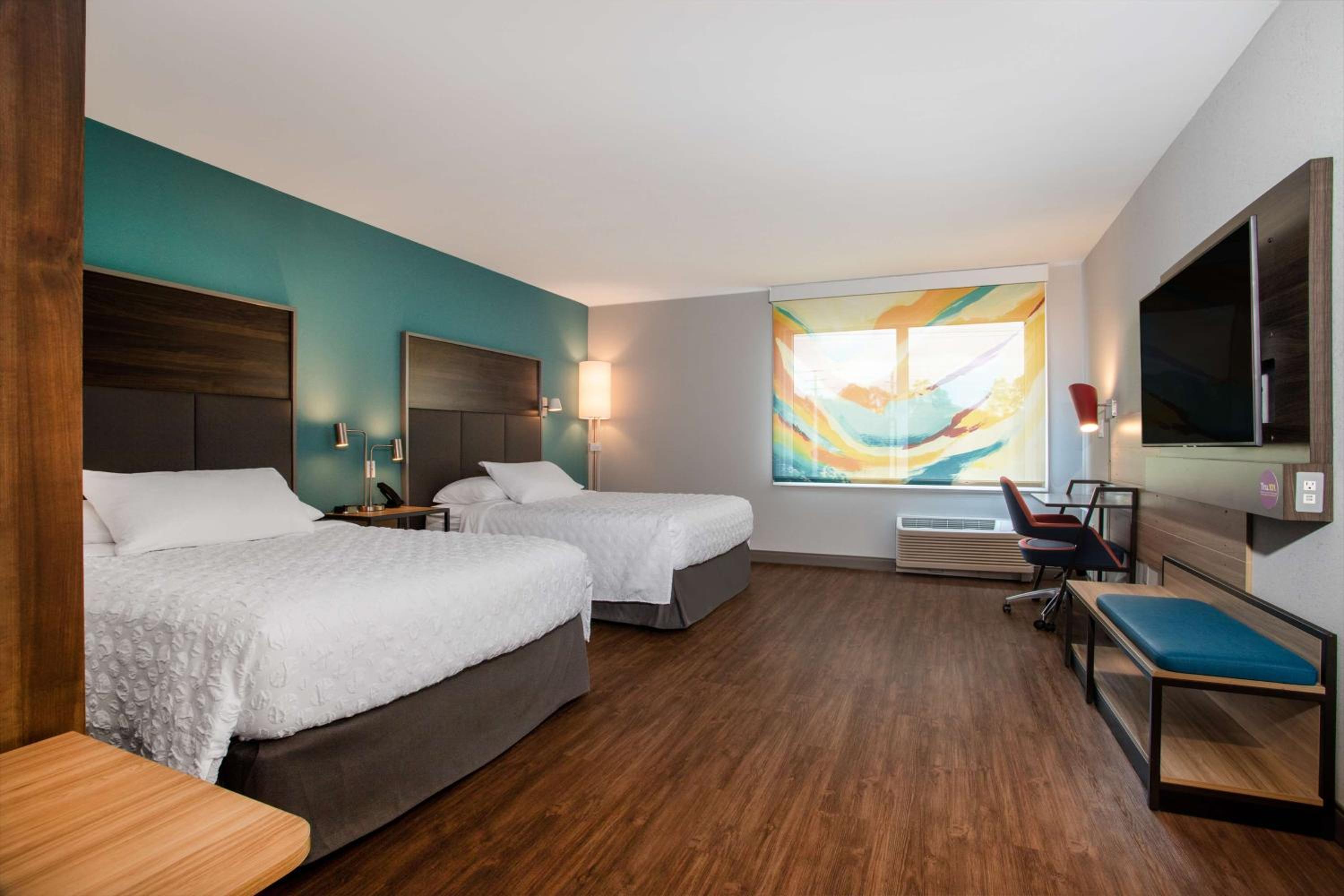 Queen Room with Two Queen Beds and Roll-In Shower - Mobility Access - Photo 1