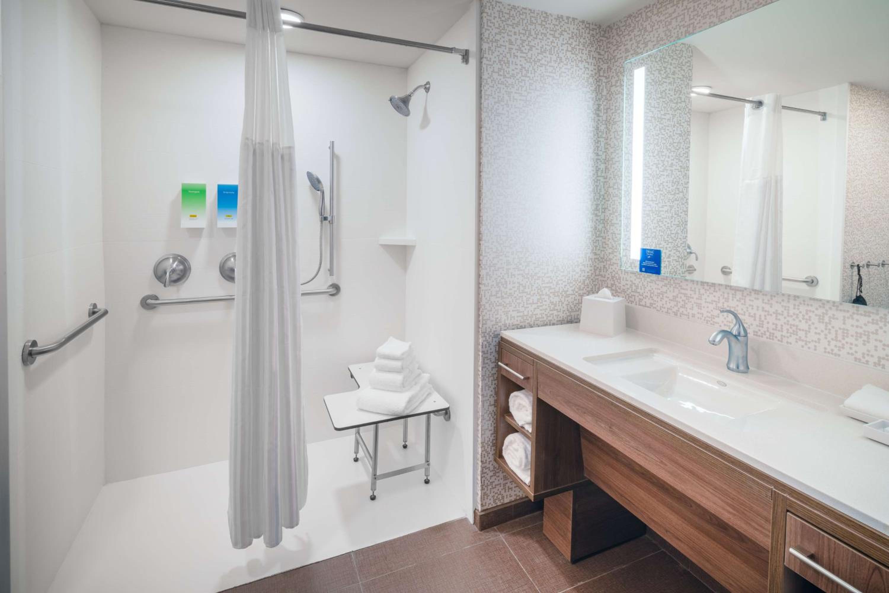 King Studio - Mobility and Hearing Access/Non-Smoking - Photo 3