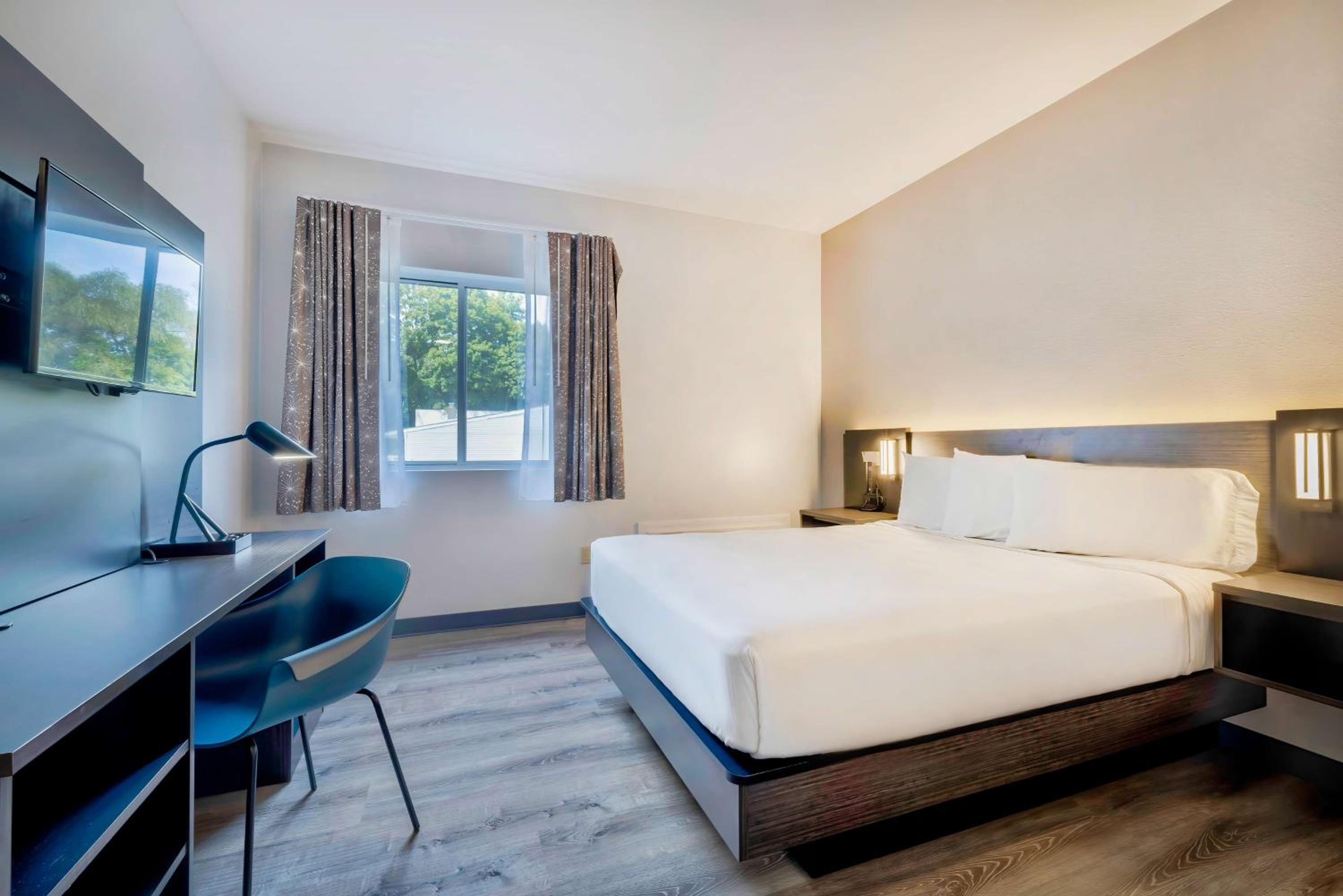 King Room - Non-Smoking photo 1