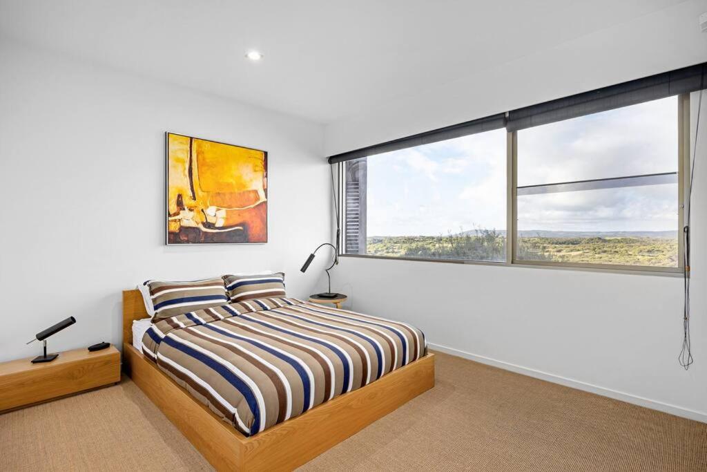 Three-Bedroom House photo 3