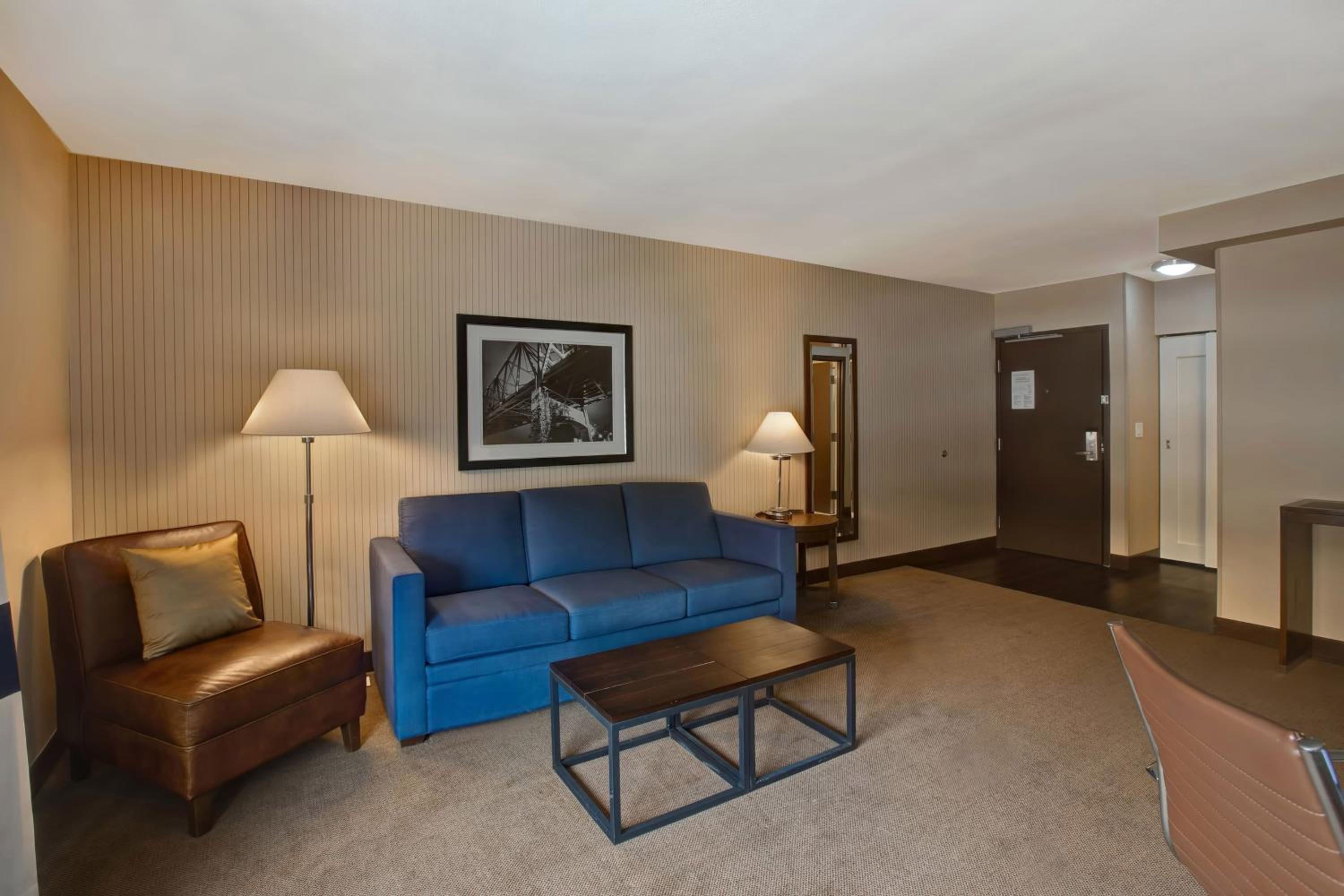 Junior Suite, 1 King, Sofa bed, Towers Building - Photo 7