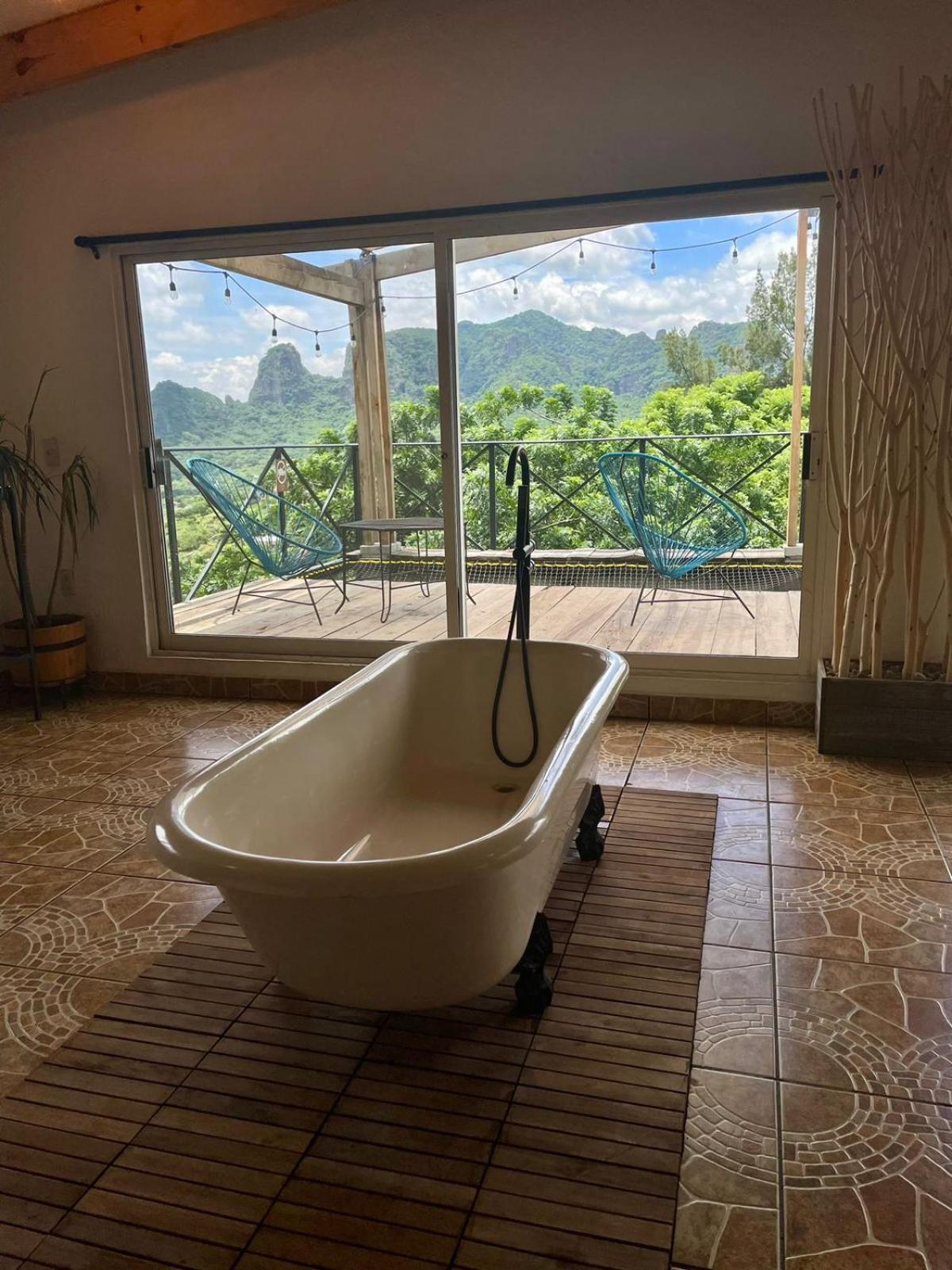 Deluxe Double or Twin Room with Mountain View - Photo 32