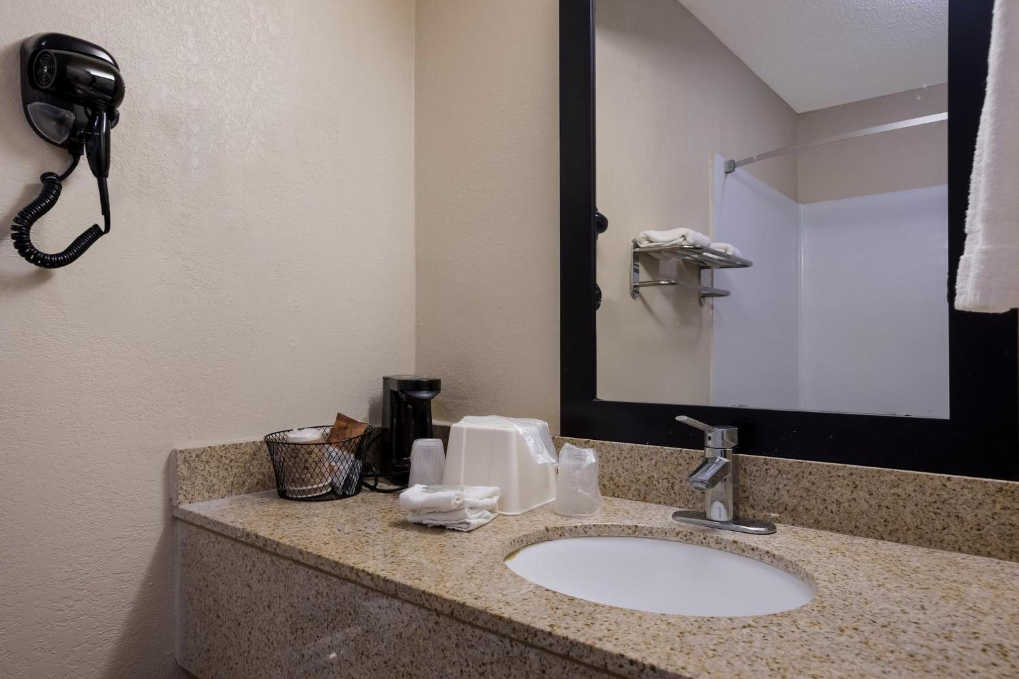 Superior King Room Disability Access Smoking photo 2
