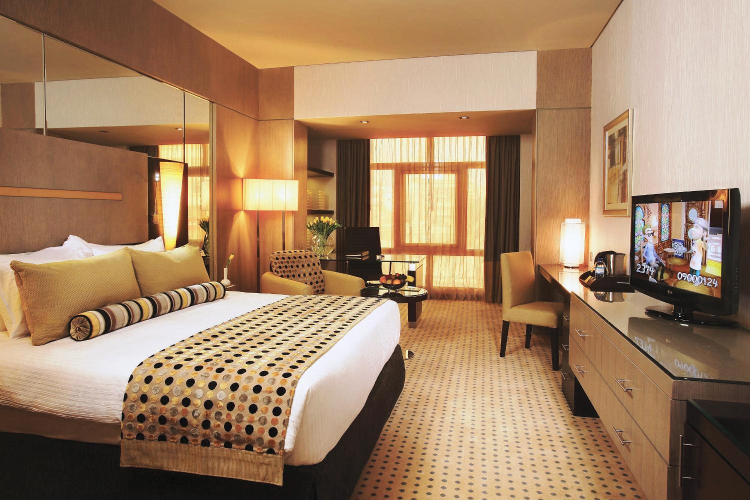 Deluxe King Suite photo 3
