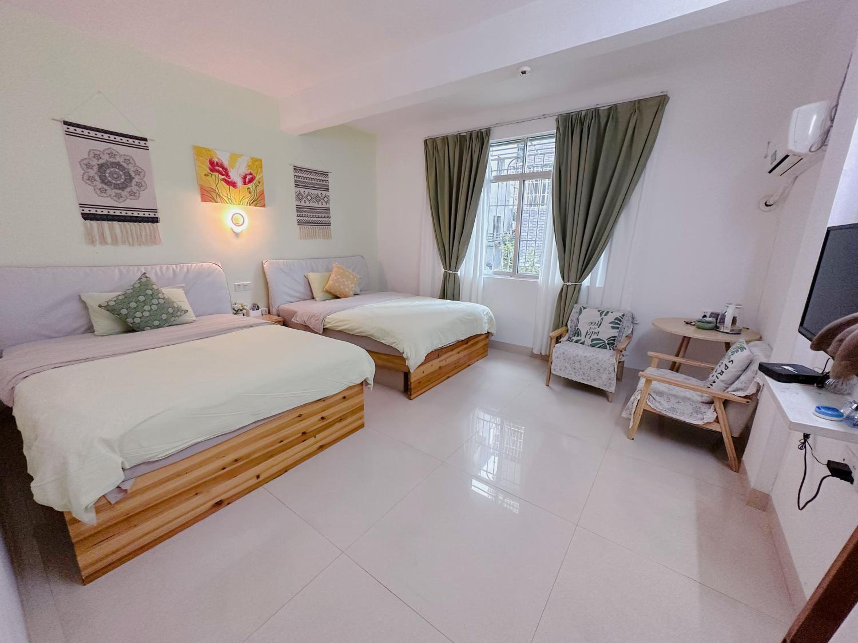 Deluxe Double Room (2 Adults + 1 Child) photo 1