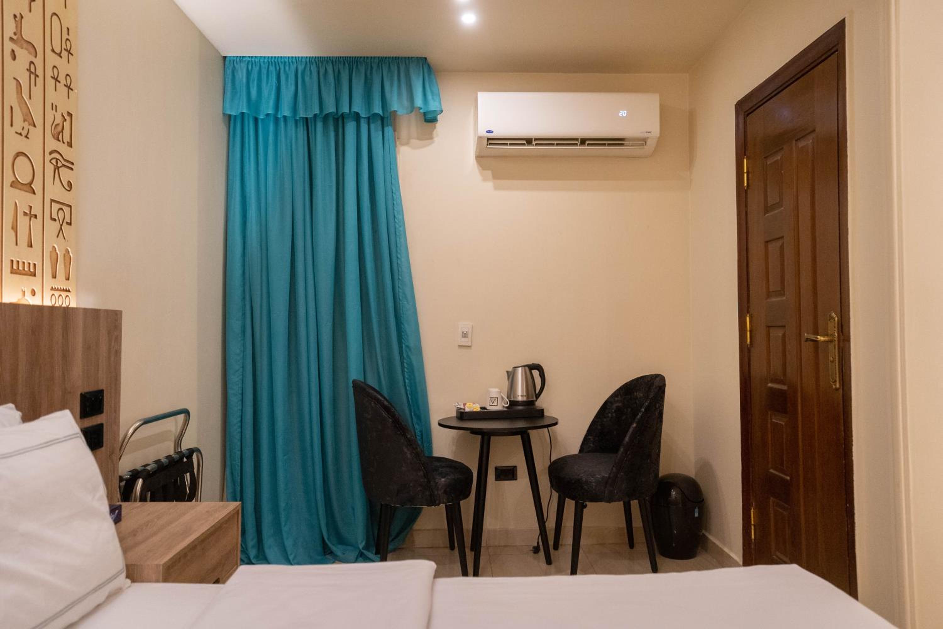 Standard Double or Twin Room with Window photo 2