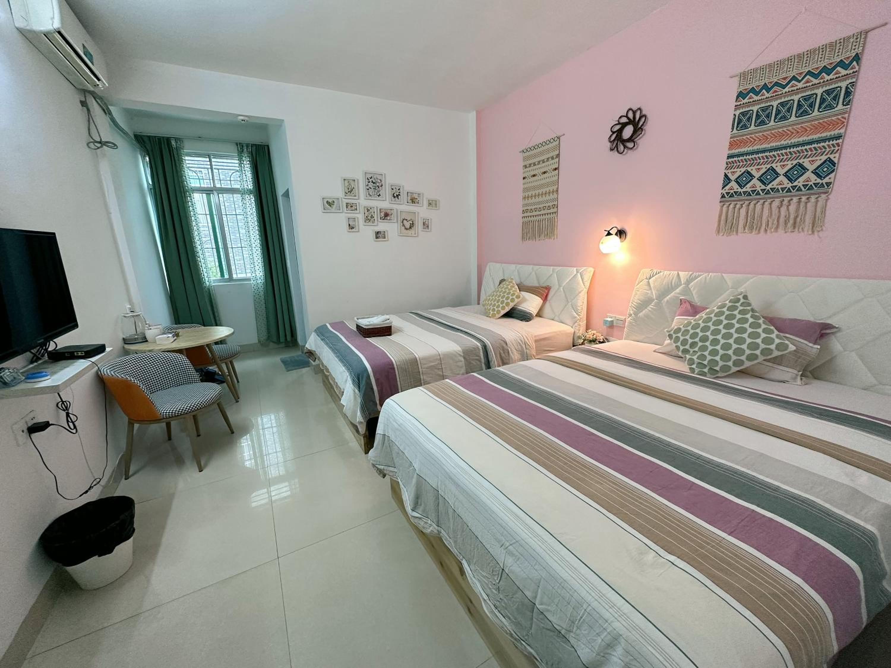 Deluxe Double Room (2 Adults + 1 Child) photo 2