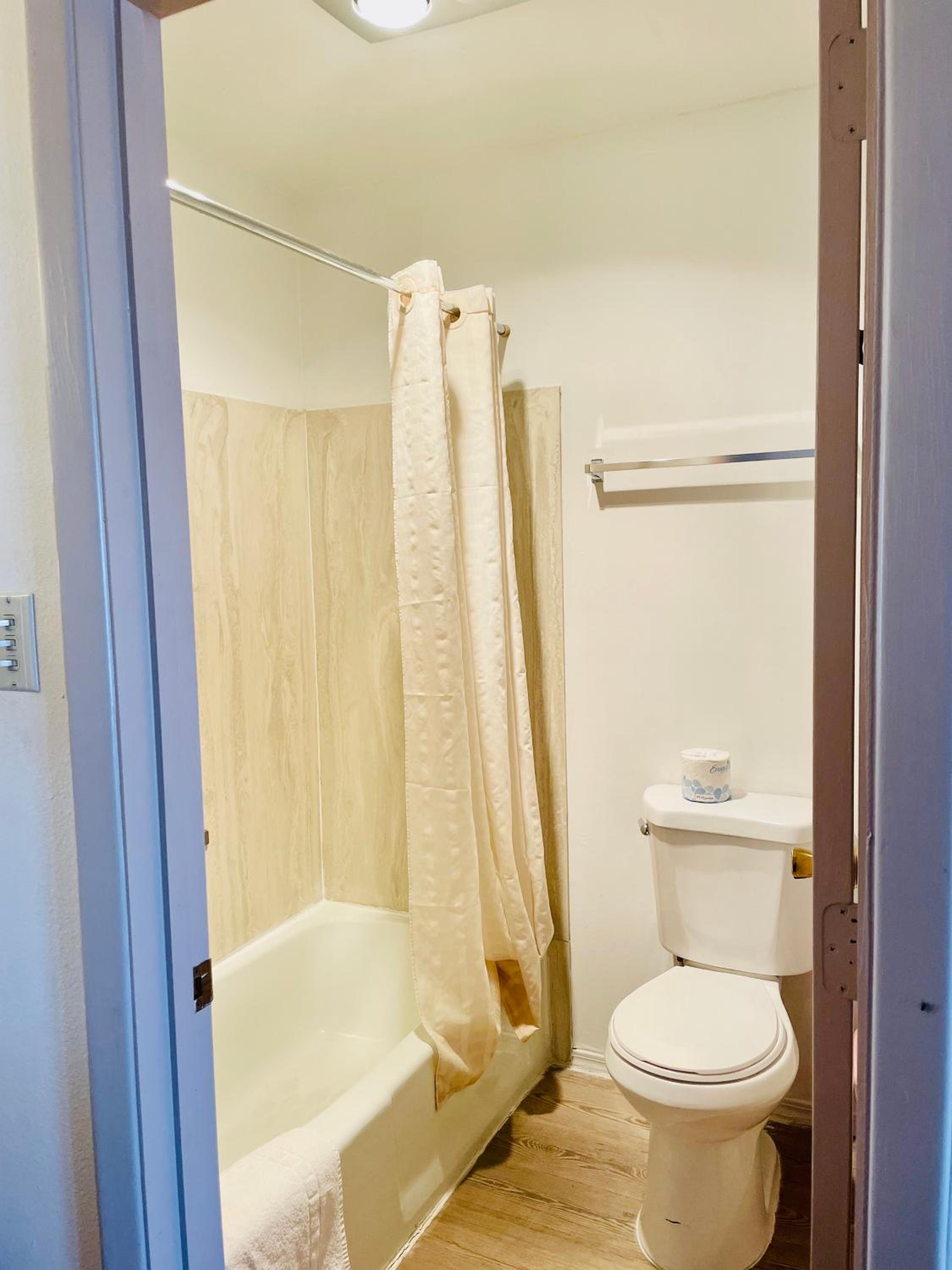 Deluxe King Room photo 2
