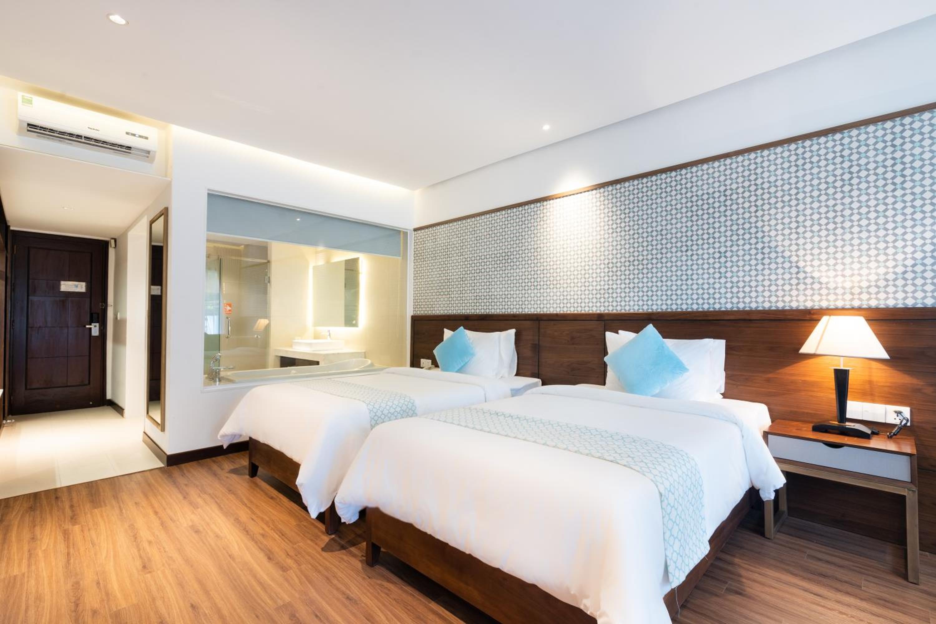 Deluxe Twin Room with Garden View photo 3