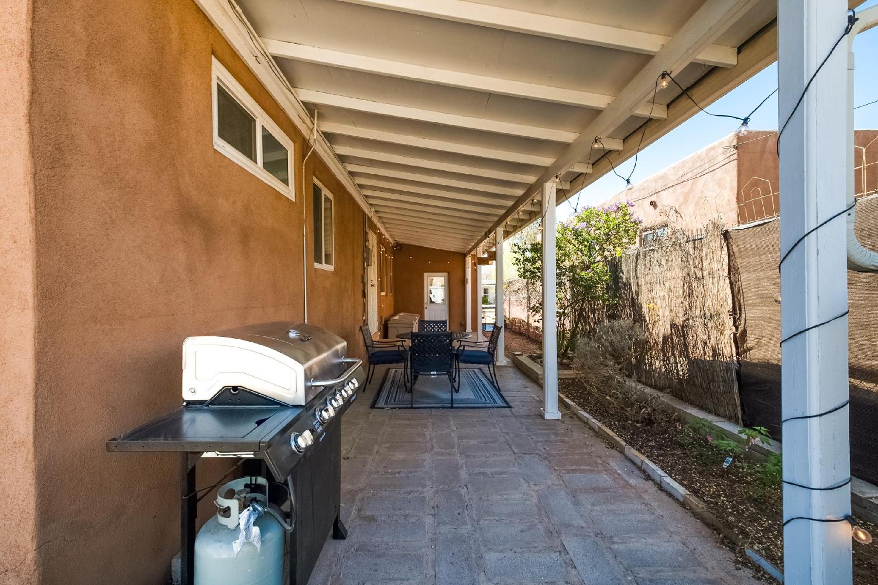 Three-Bedroom House photo 3