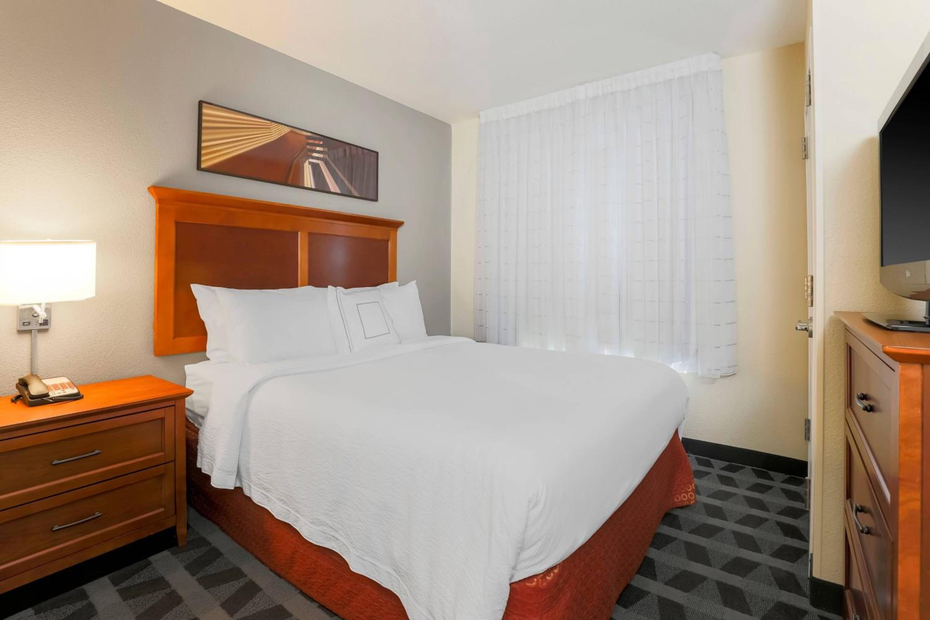 Two-Bedroom Suite - Photo 3