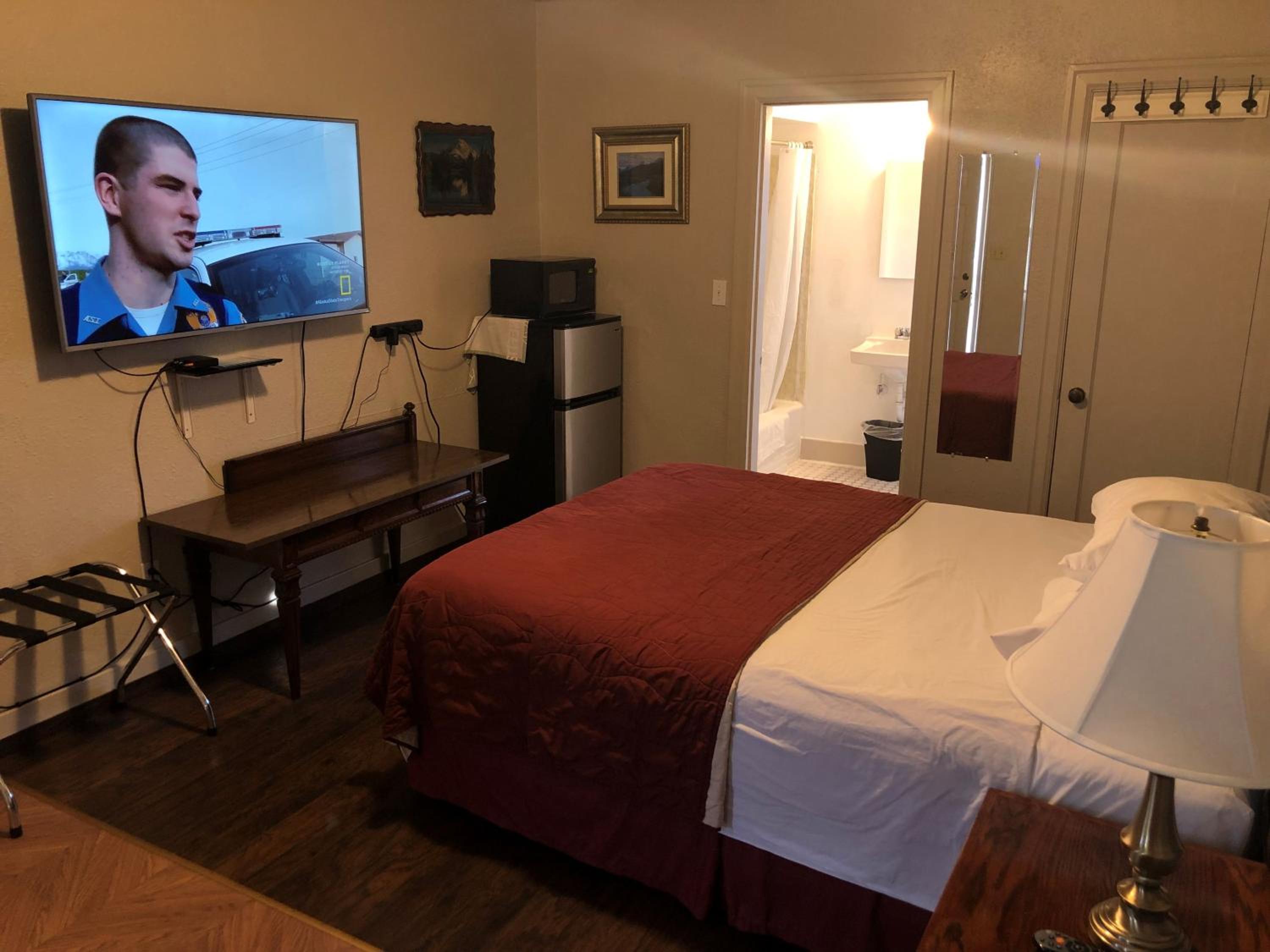 Standard Queen Room