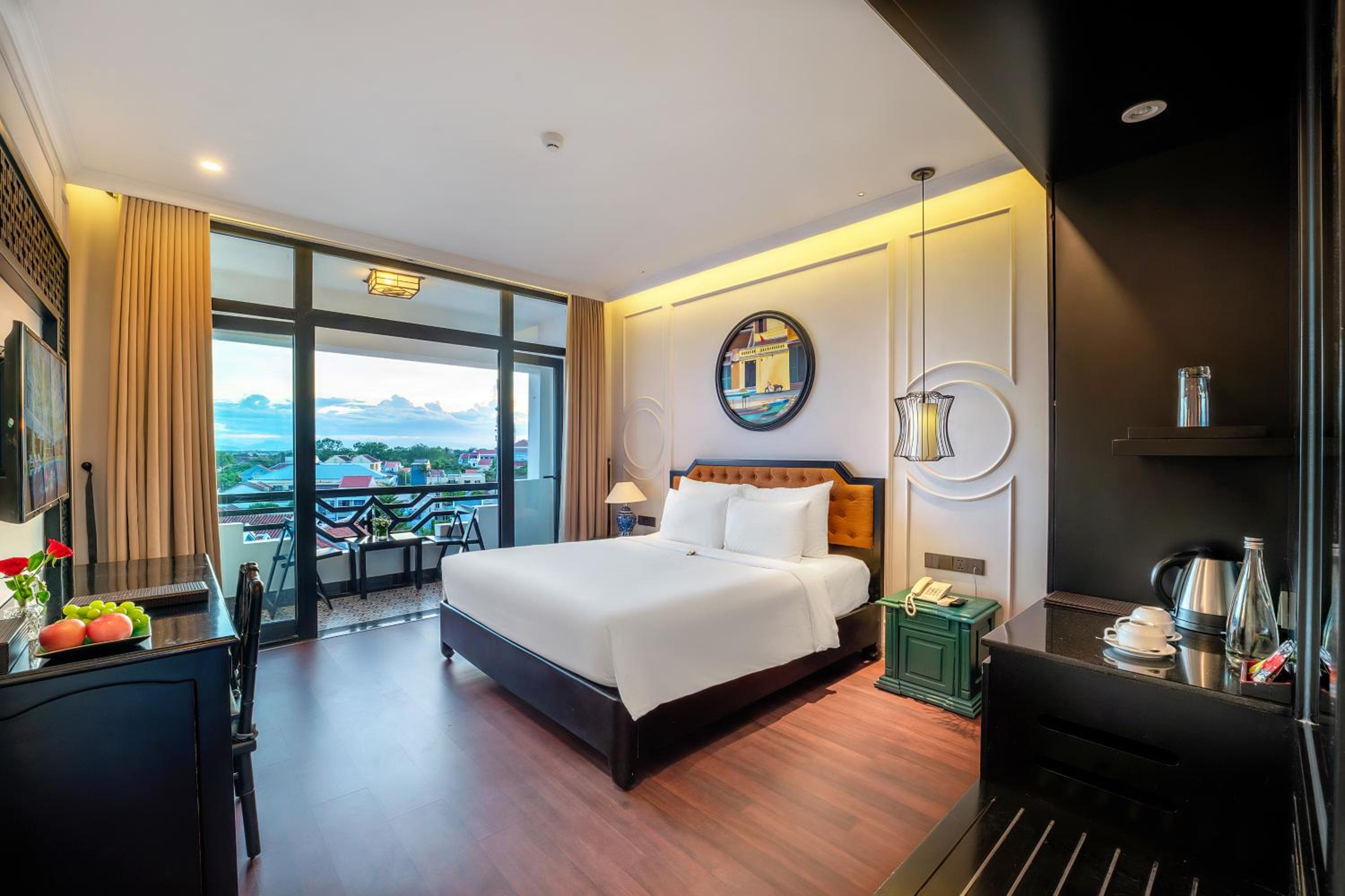 Deluxe Double Room with Balcony and City View photo 1