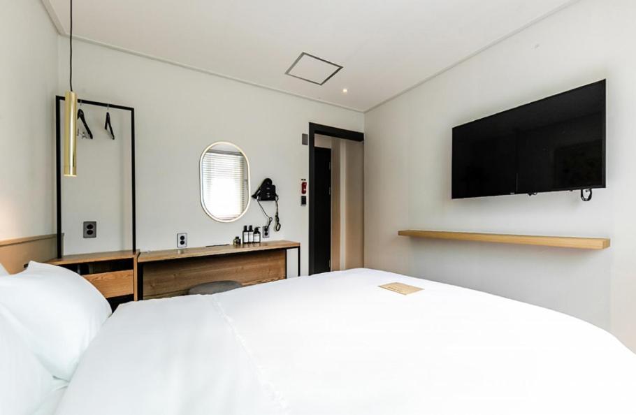 Deluxe Room - Photo 6