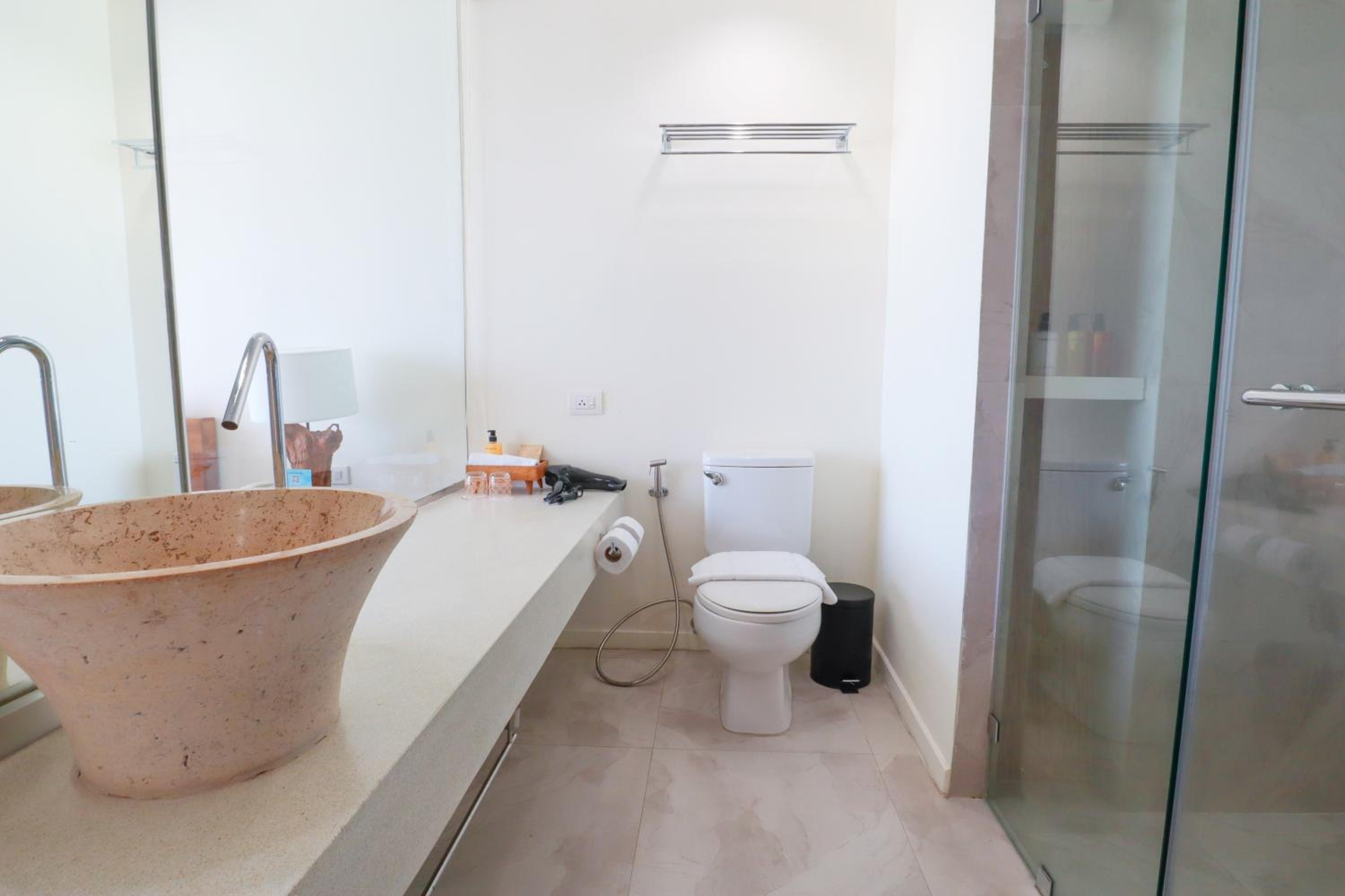 Double or Twin Room with Partial Sea View photo 3