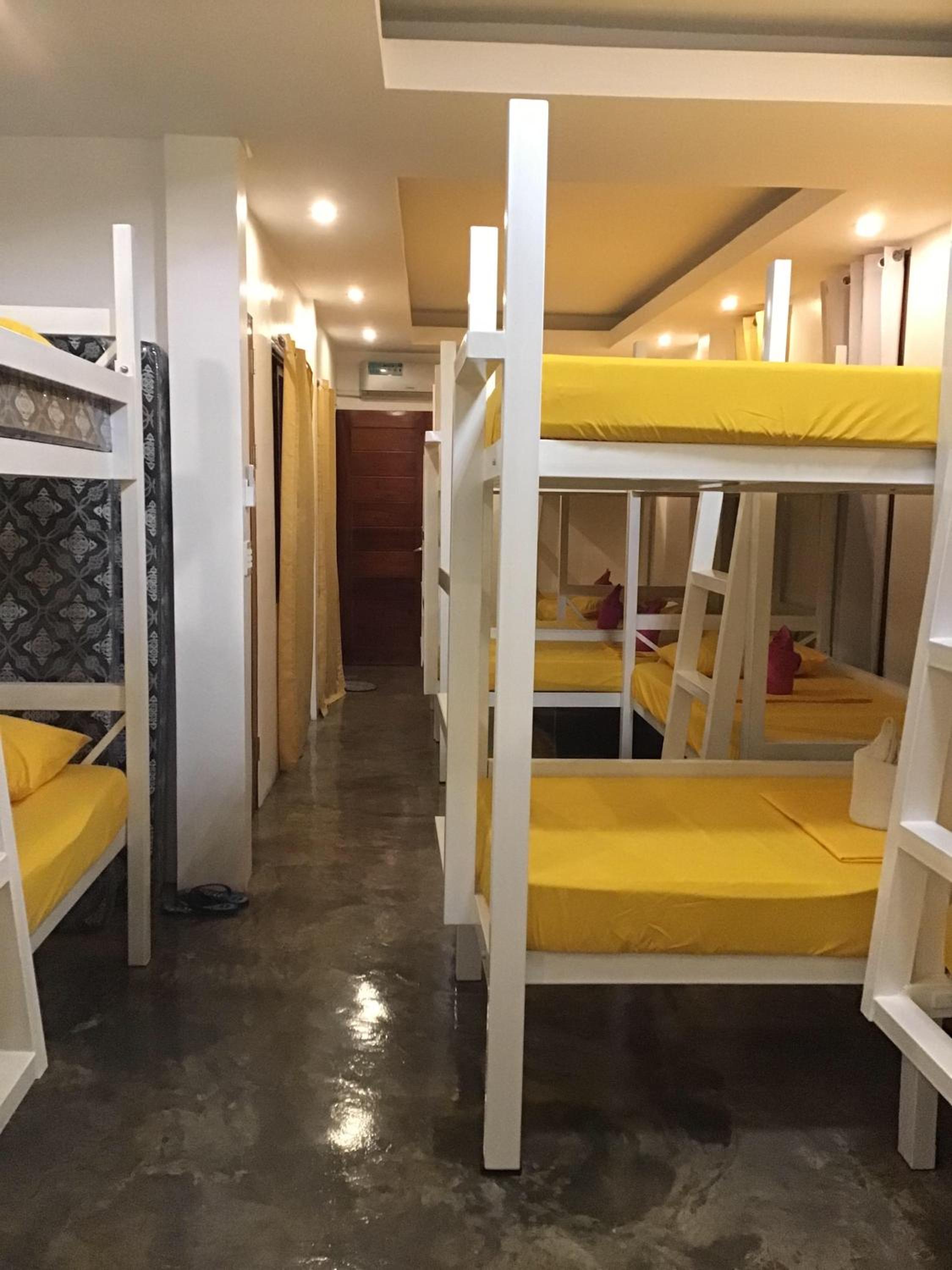 带阳台的家庭房