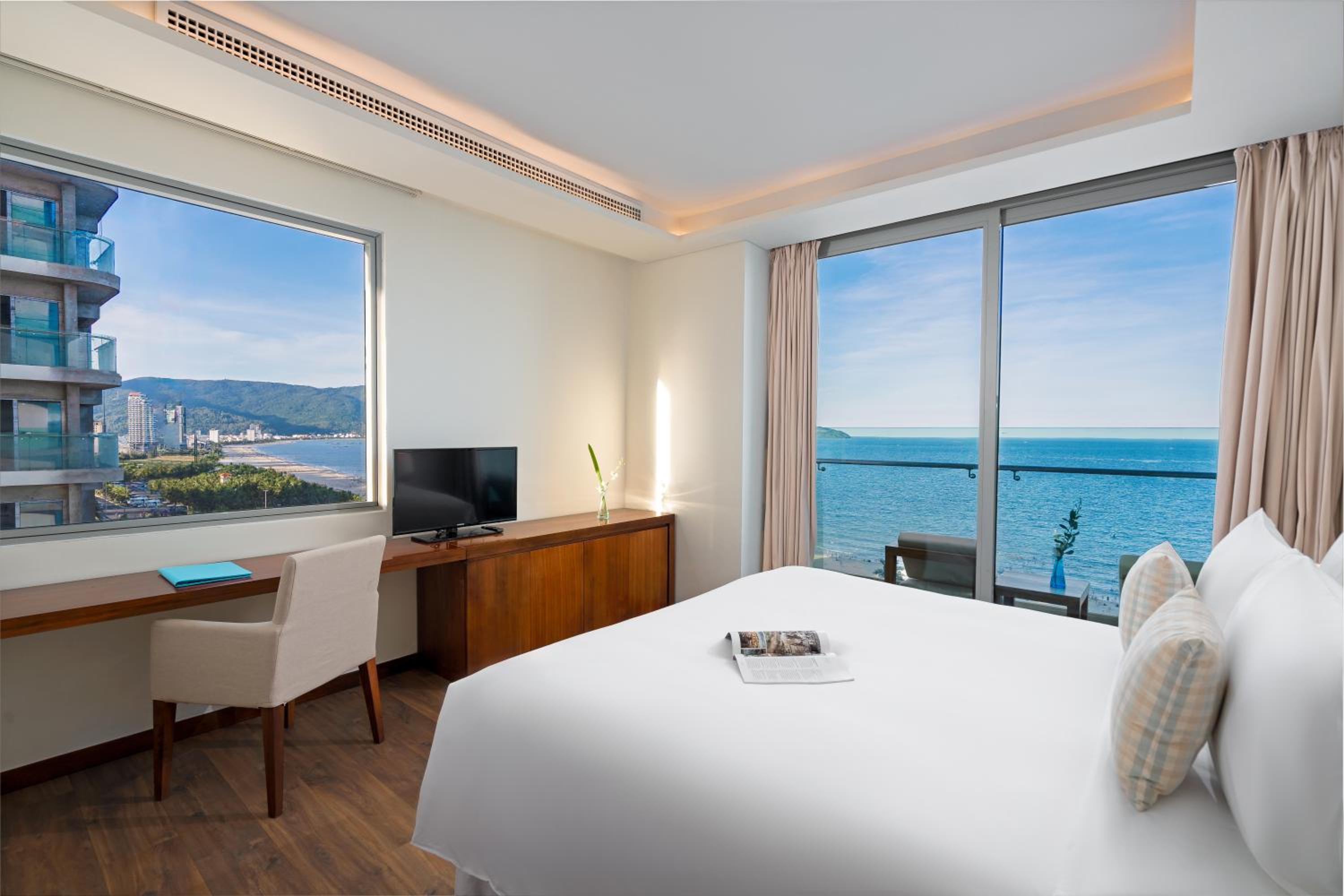 Special Offer - One-bedroom Ocean View Suite with Balcony photo 2