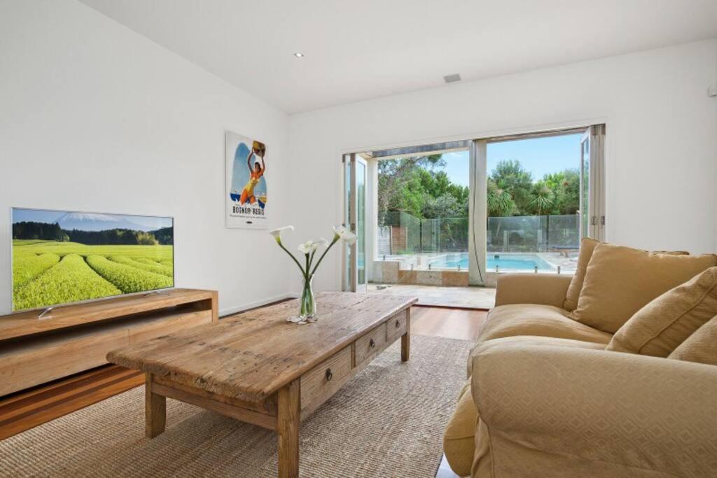 Five-Bedroom House photo 1