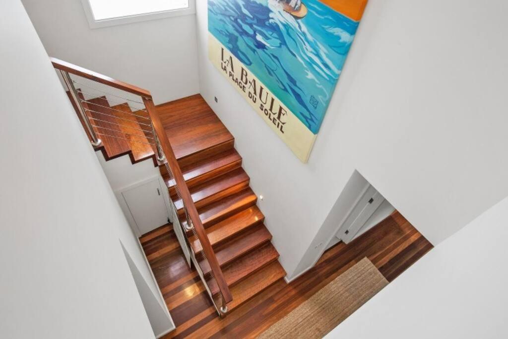 Five-Bedroom House photo 3