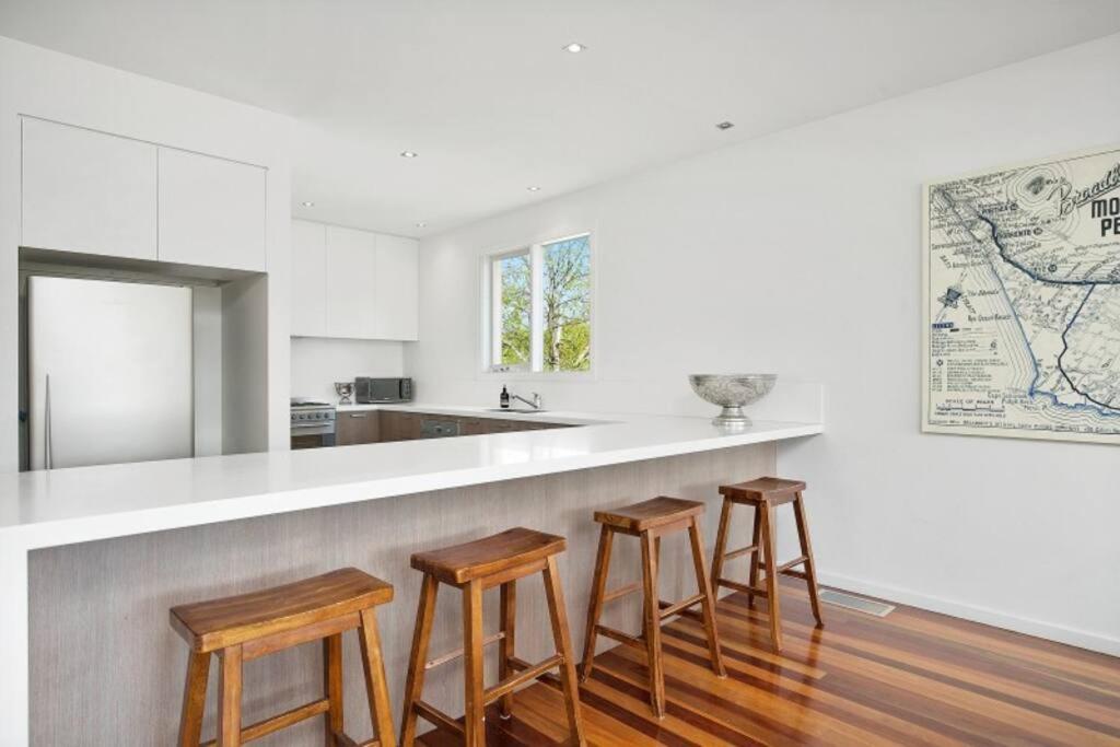 Five-Bedroom House photo 2