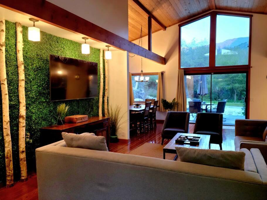 Three-Bedroom House photo 1