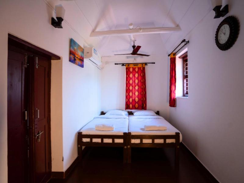 Double or Twin Room - Photo 3