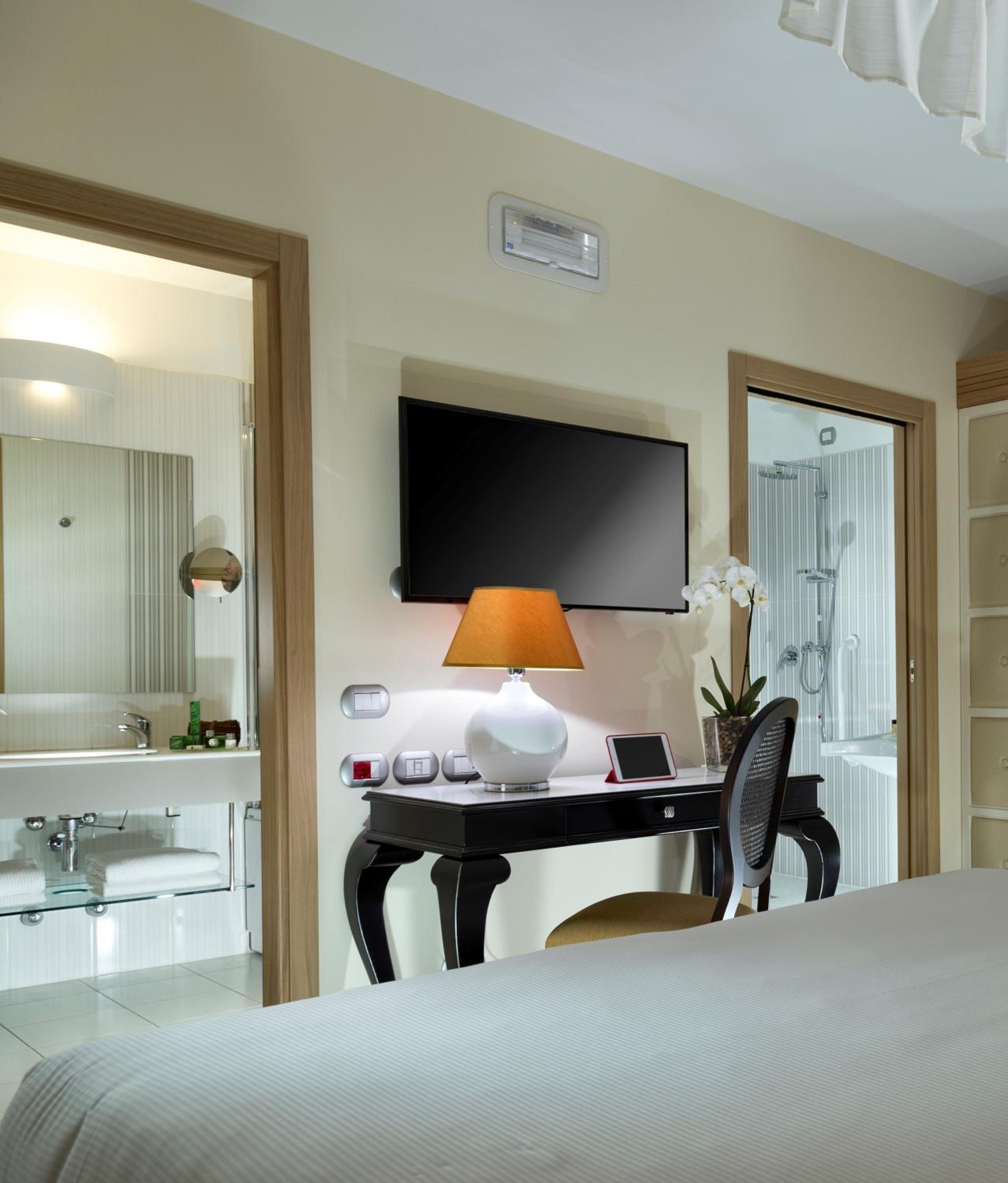 Superior Double with Balcony - Photo 3