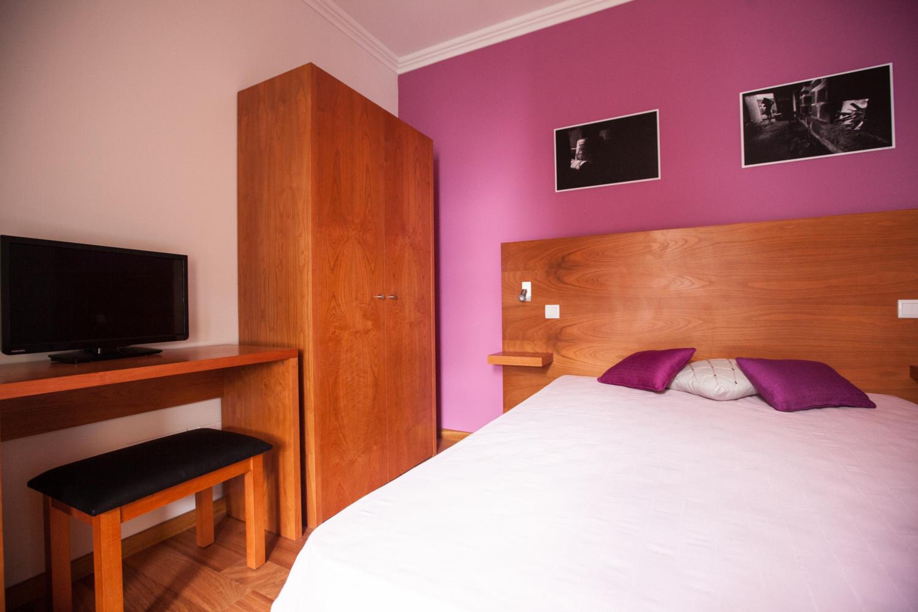Double Room with Private Bathroom - Photo 8
