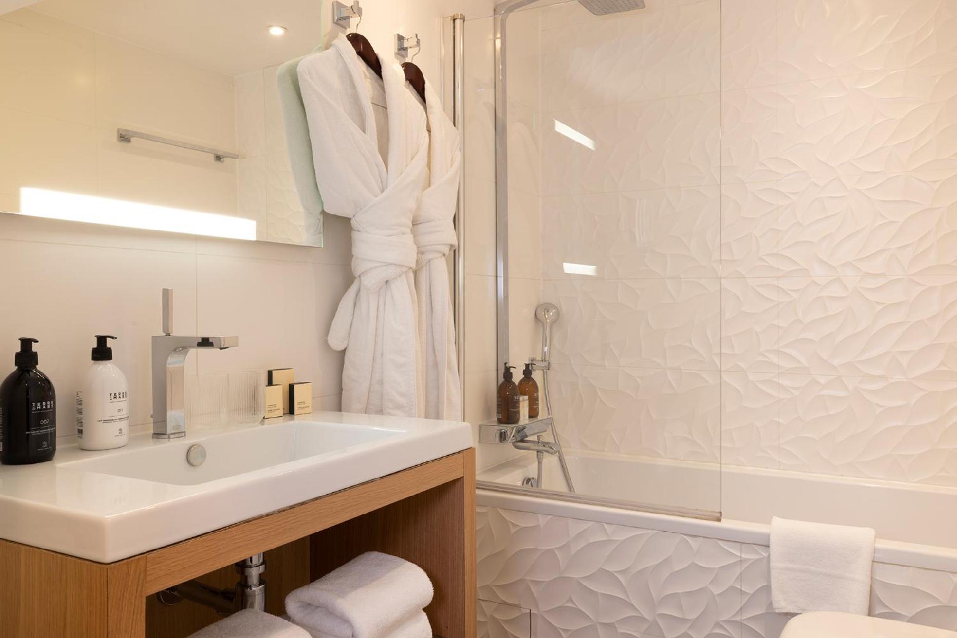 Superior Double or Twin Room photo 3