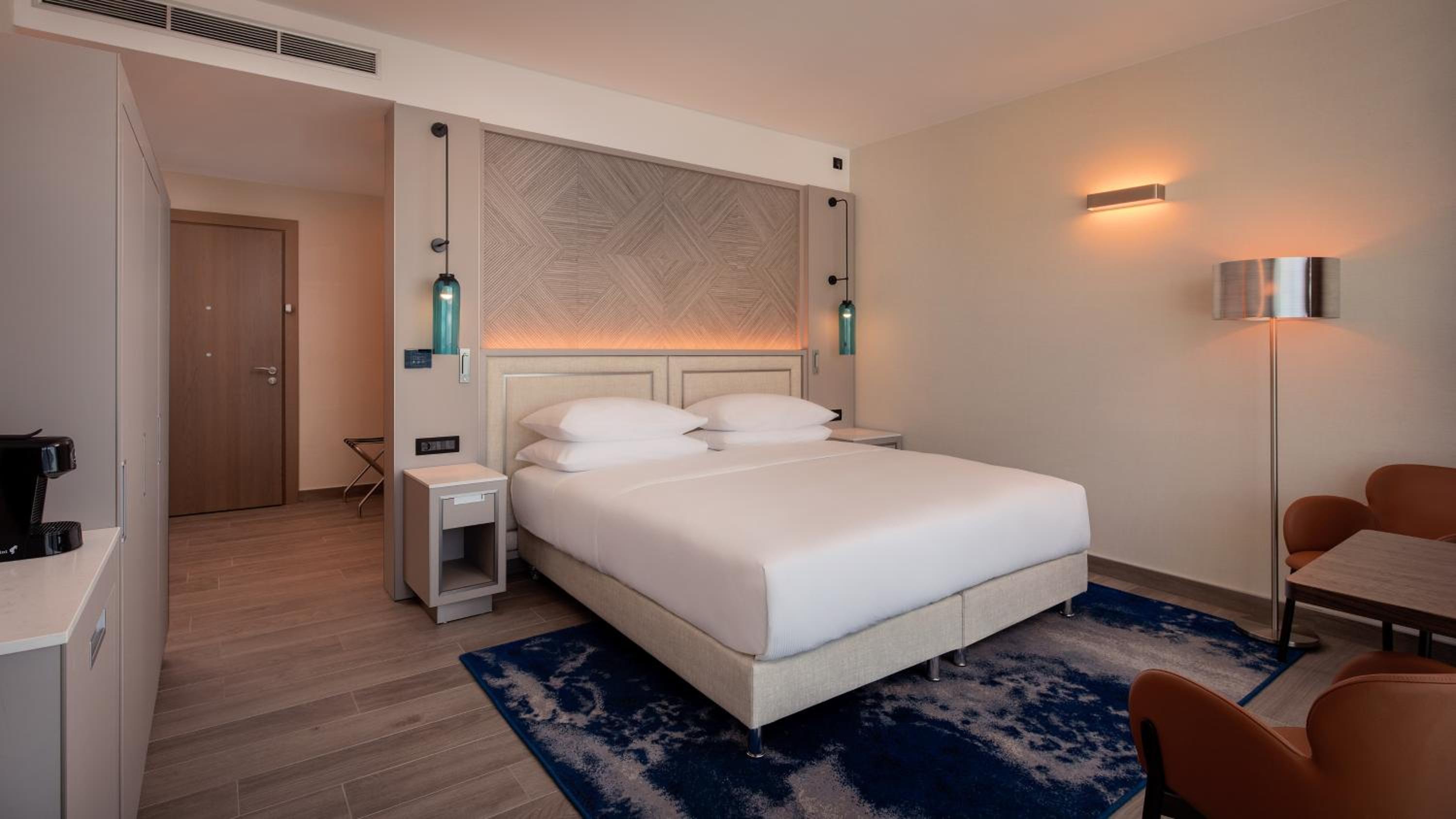 King Guest Room with Sea View - Accessible - Photo 3