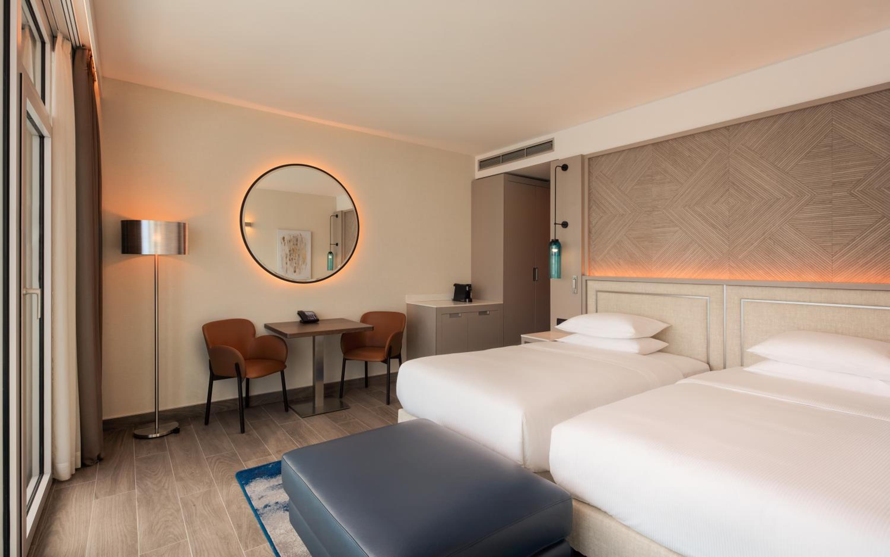 King Guest Room with Sea View - Accessible - Photo 4