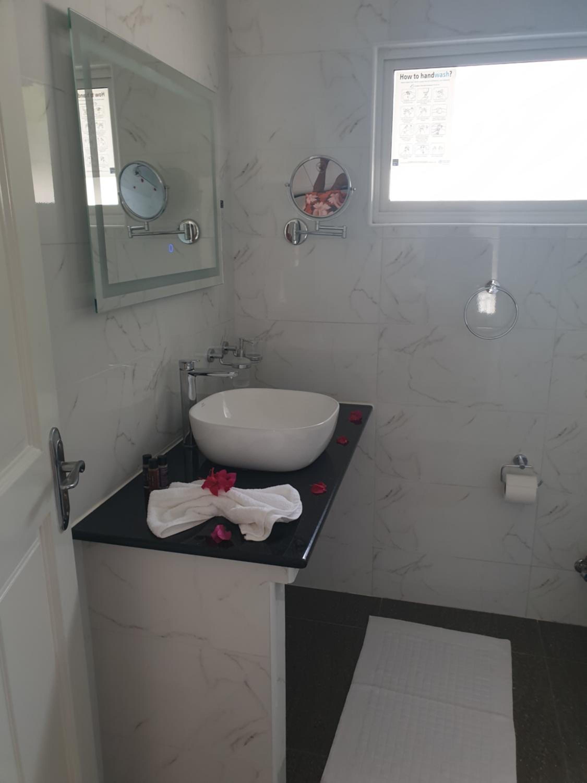 King Room with Balcony photo 2