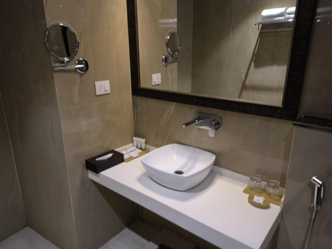 Standard King Room - Photo 6