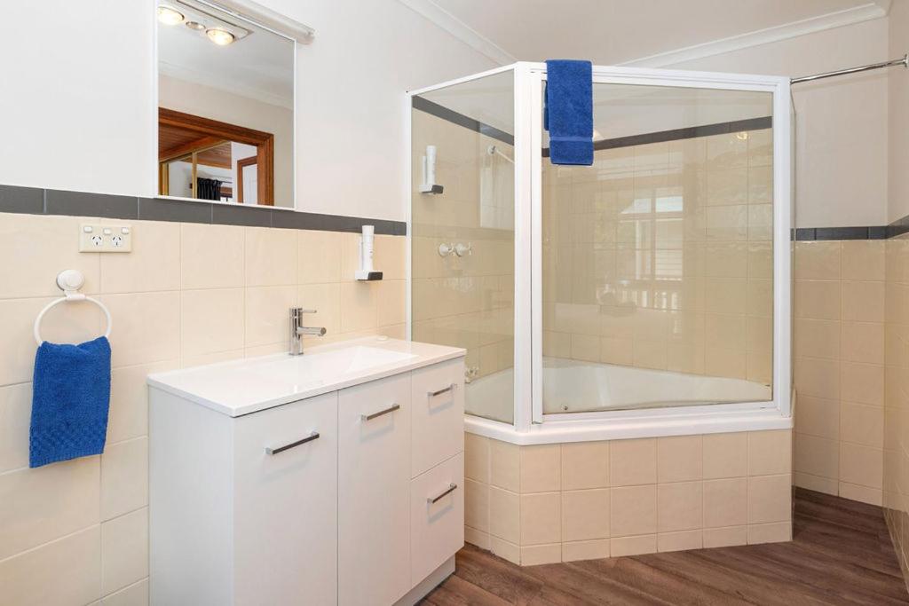 One-Bedroom Apartment with Spa