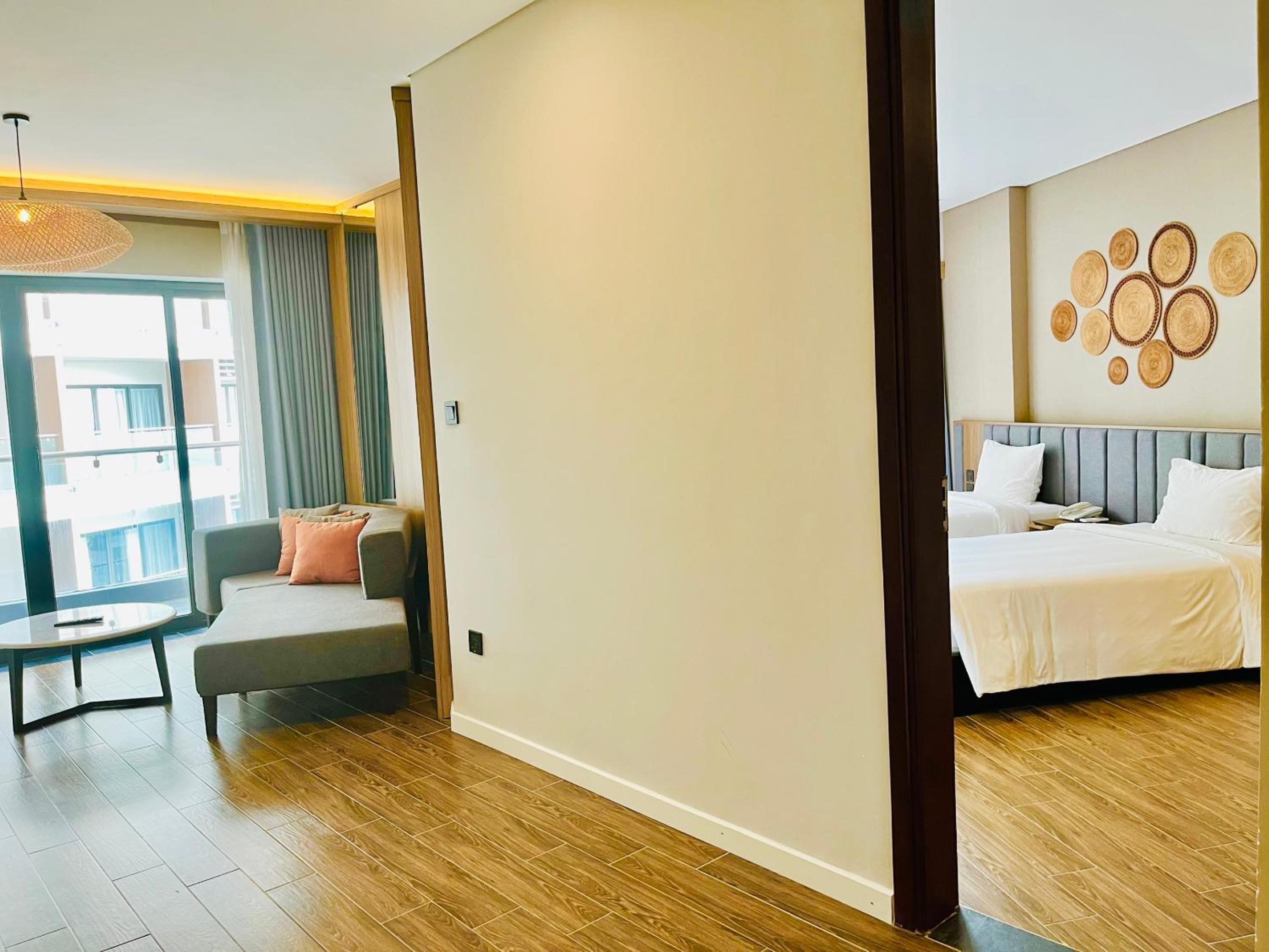 Premier Room with Sea View Balcony - Photo 5