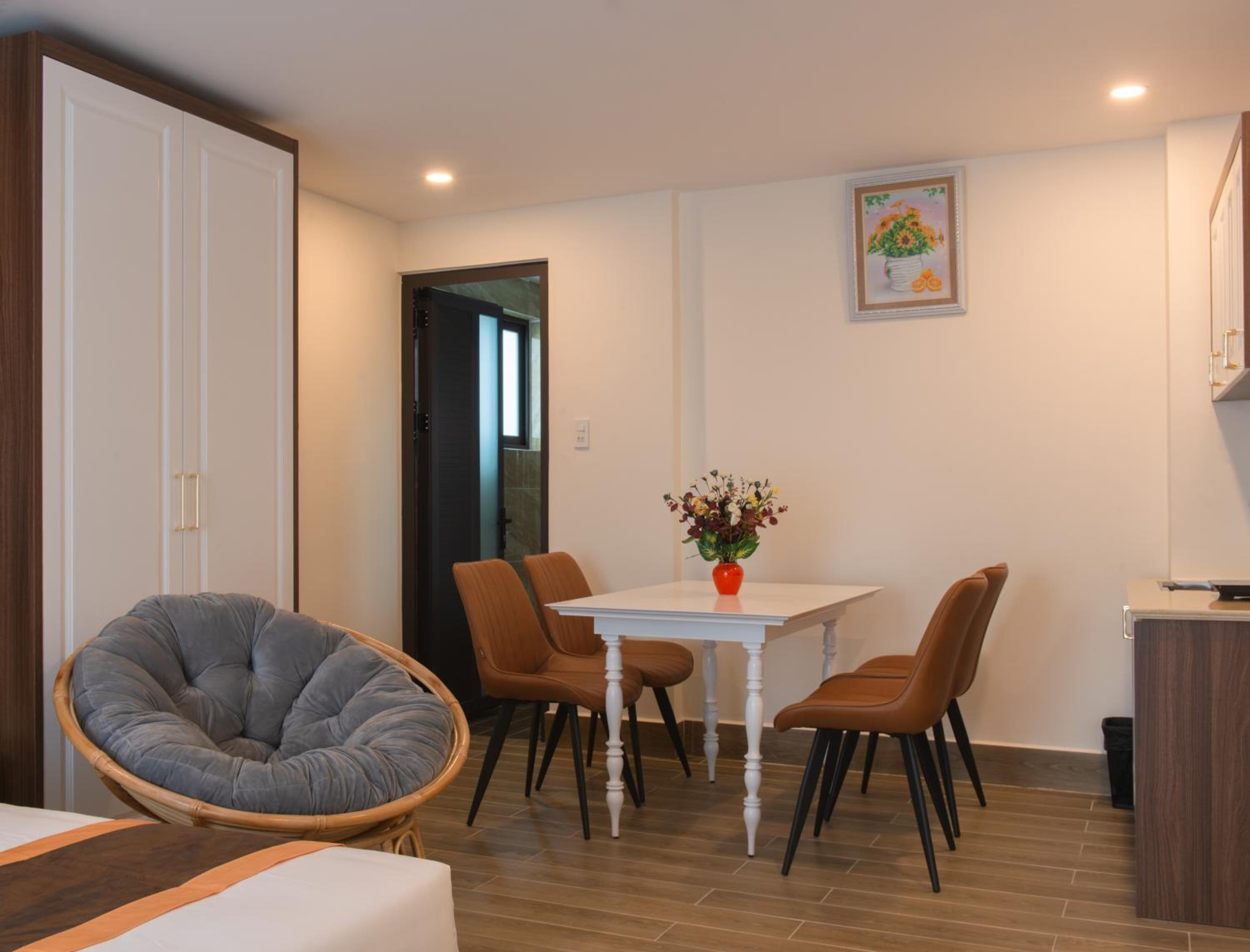 Apartment with Balcony photo 1