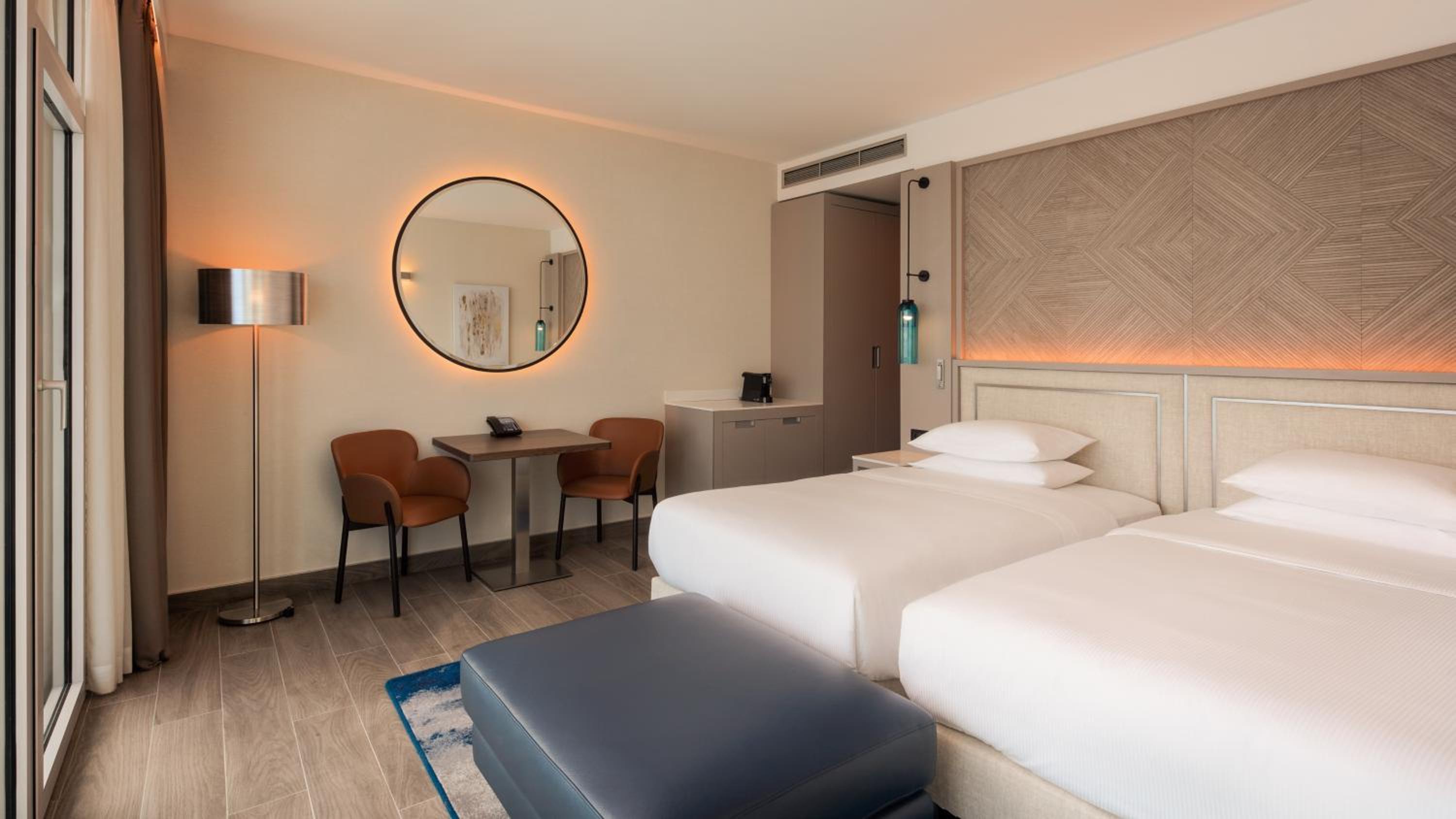 Twin Room with Balcony and Sea View - Photo 2