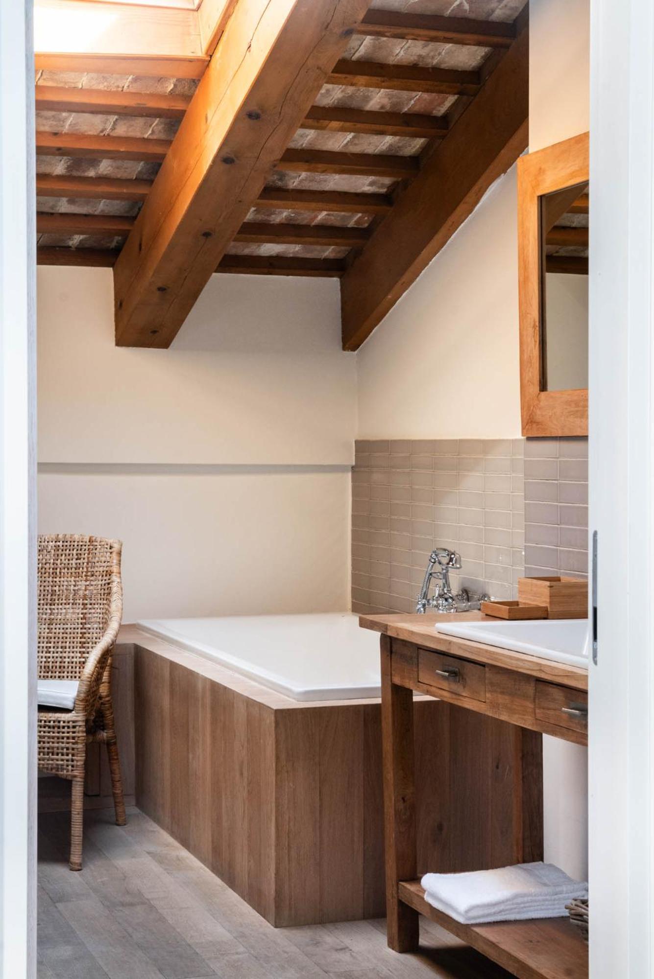 Quadruple Room with Shared Bathroom photo 3