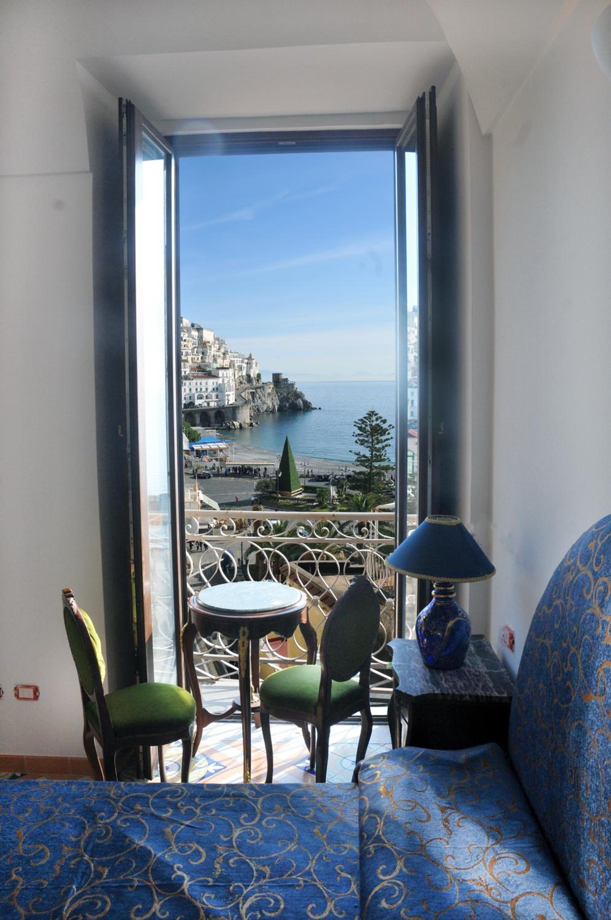 Double Room with Balcony - Photo 9