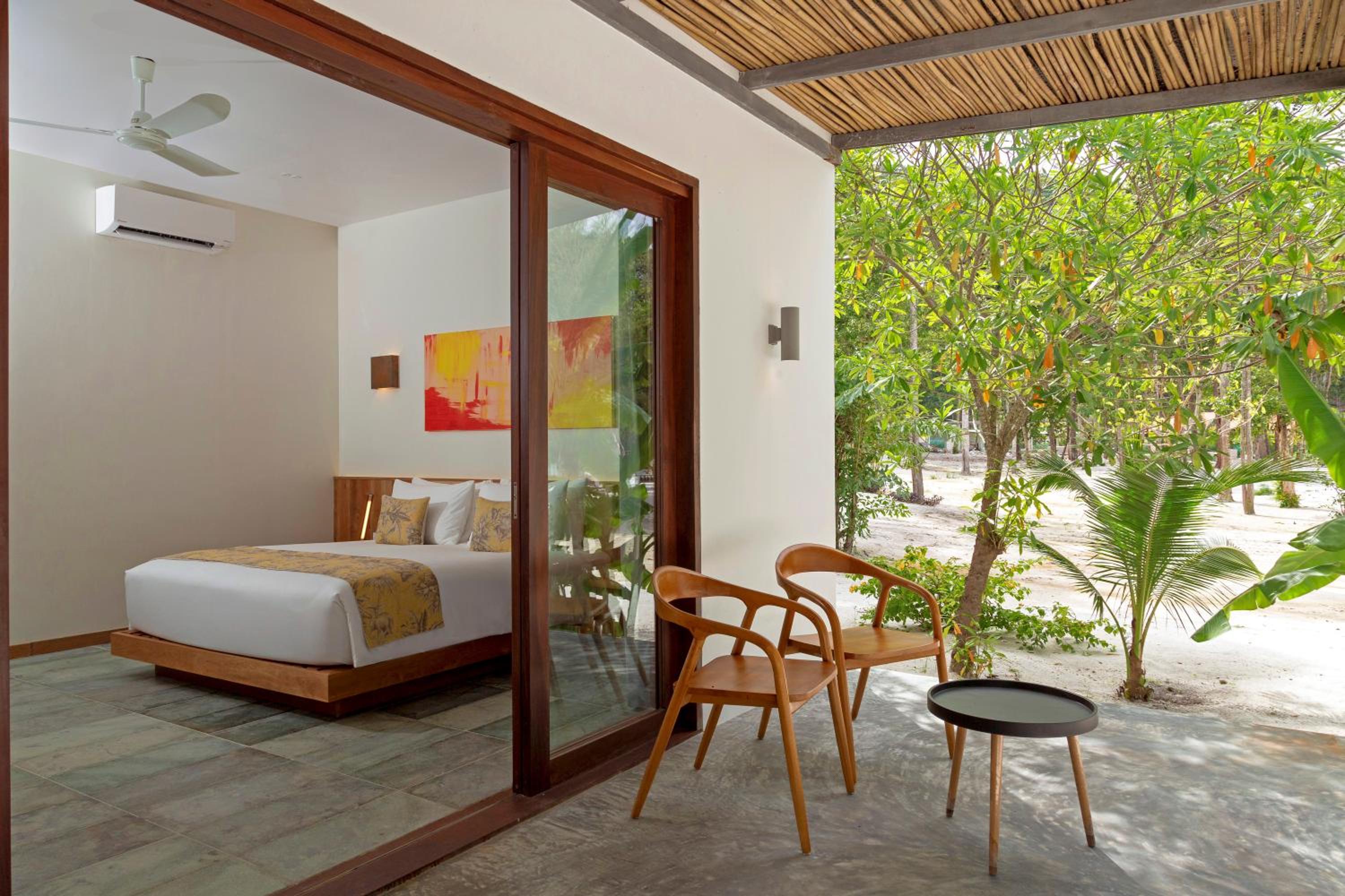 Deluxe Double Room with Sea View - Photo 6