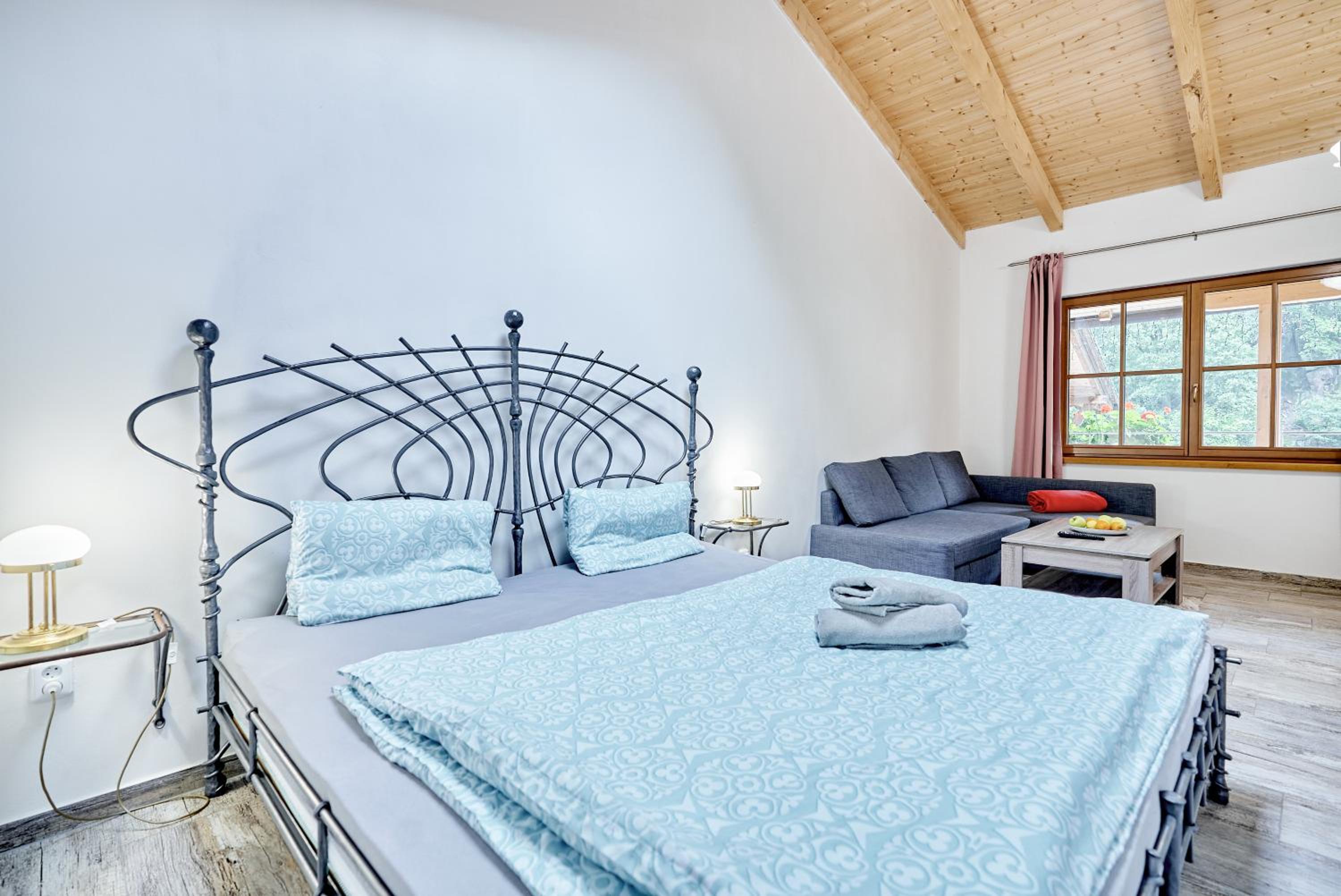 Deluxe Double Room (2 Adults + 1 Child) photo 3