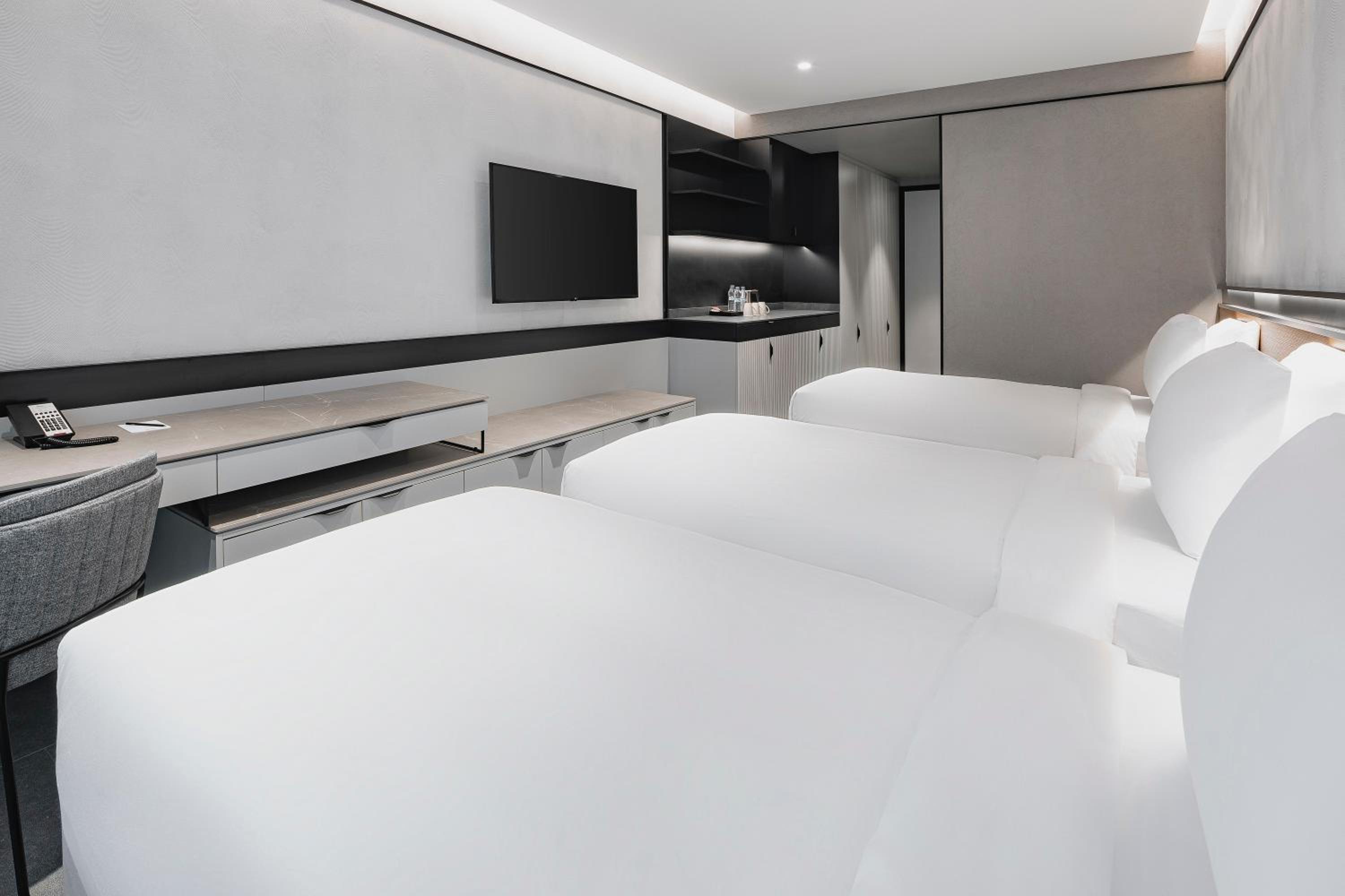 Deluxe Triple Room photo 3