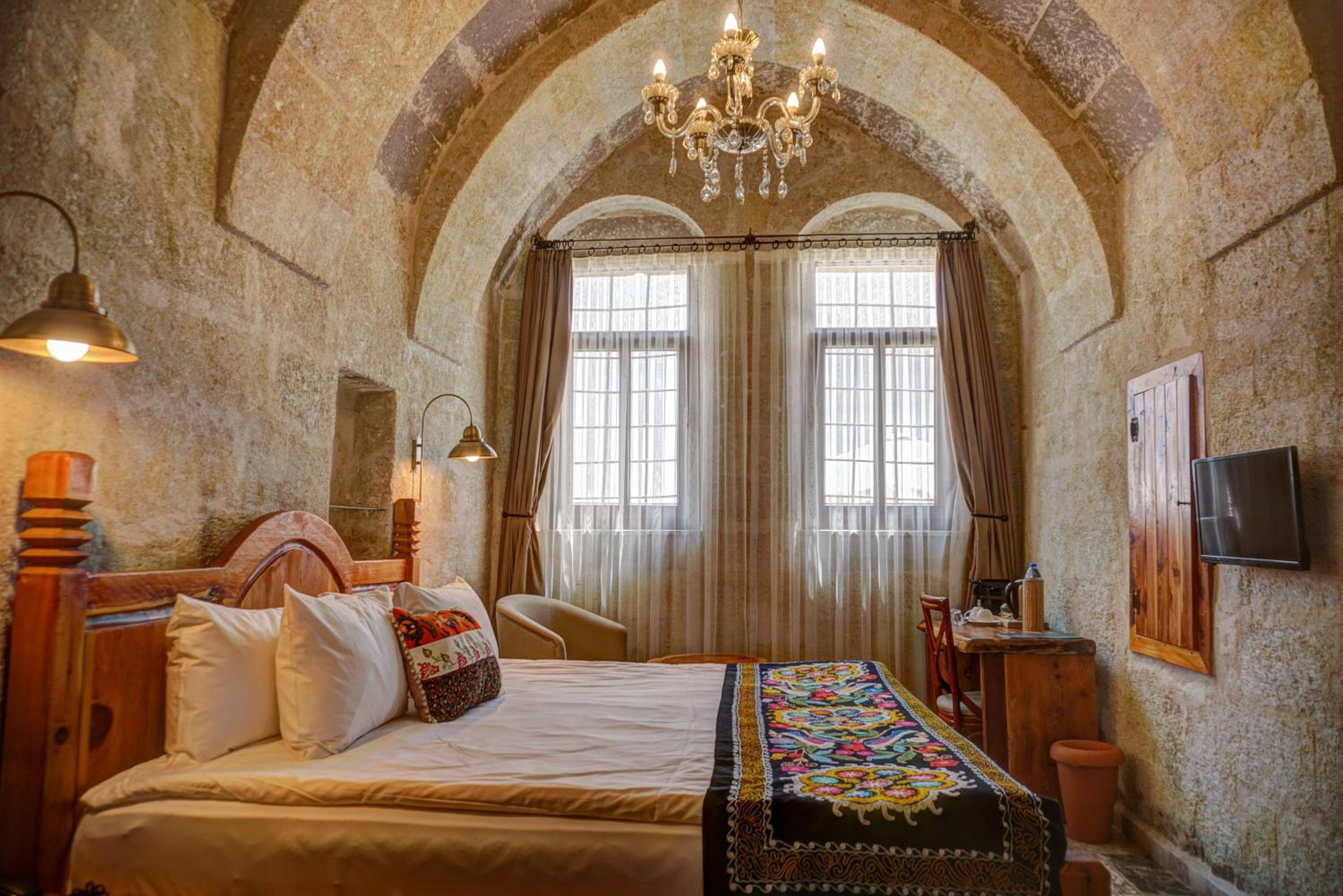 Arch Room - Photo 1