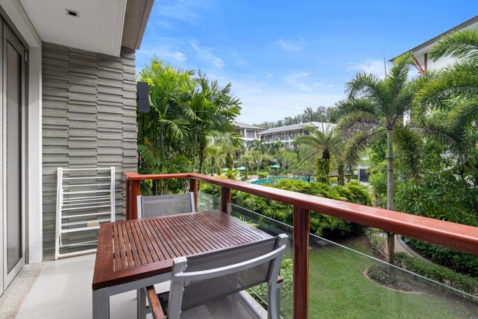 Apartment with Balcony photo 3