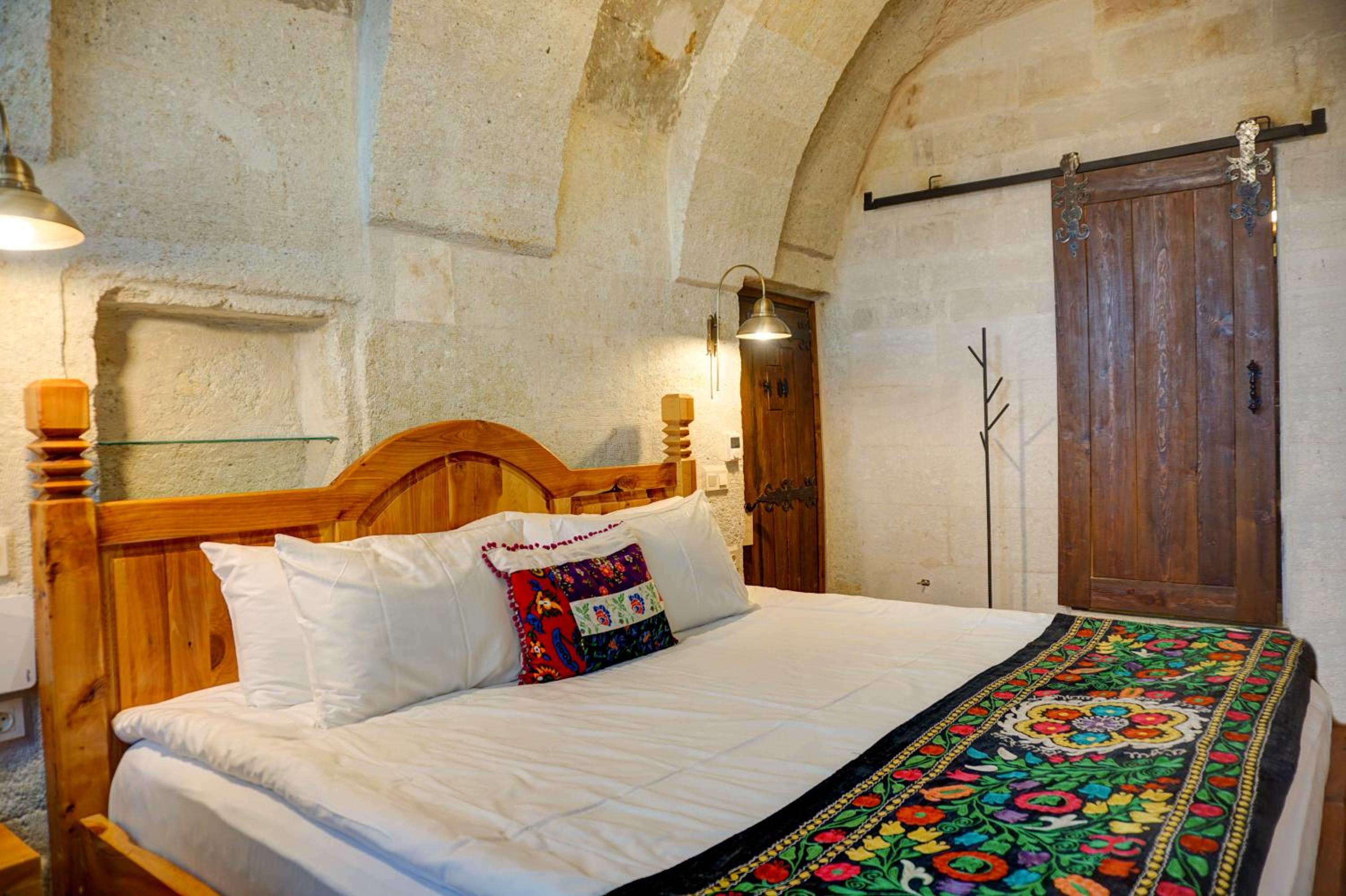 Arch Room - Photo 13
