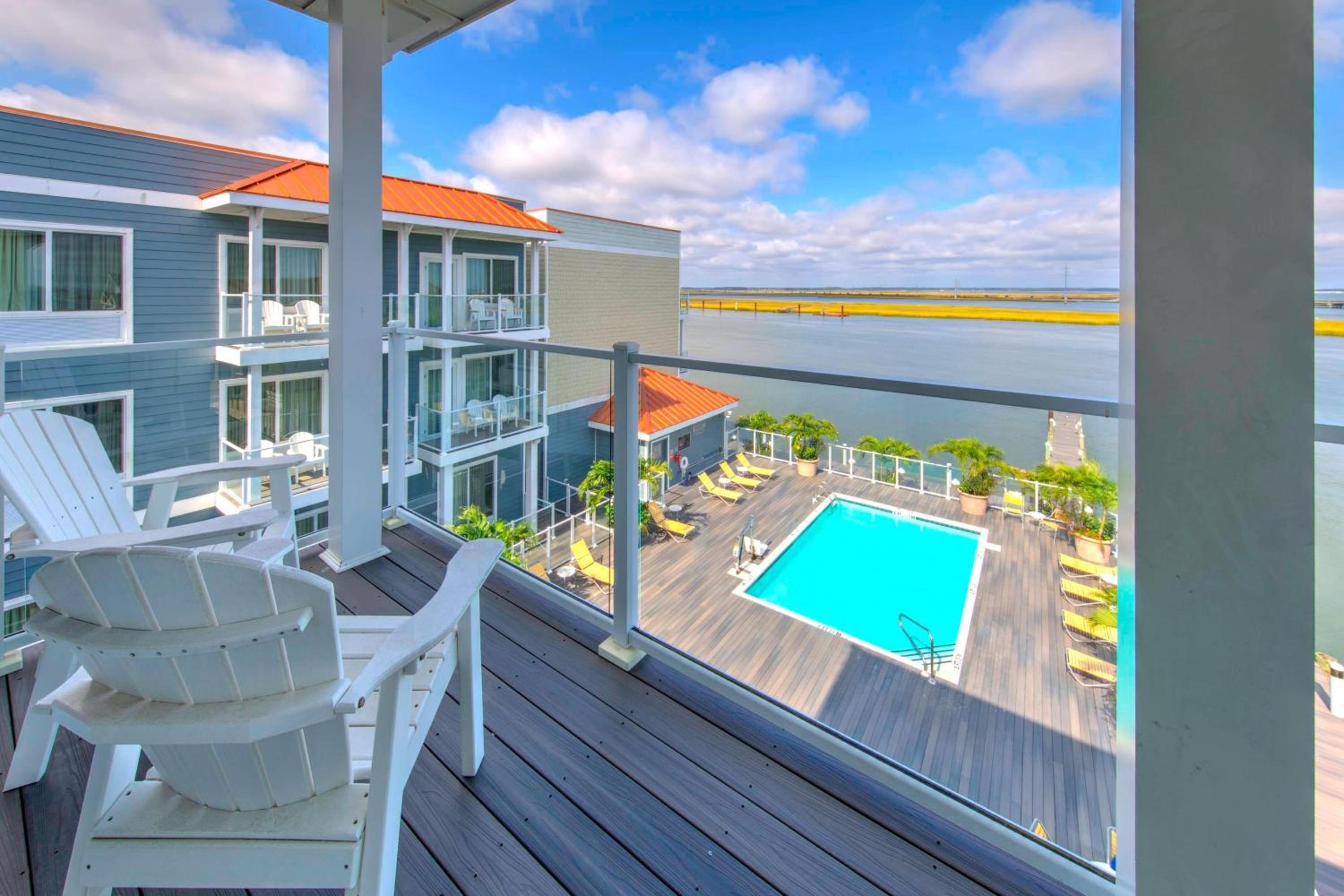 Queen Suite with Bay View