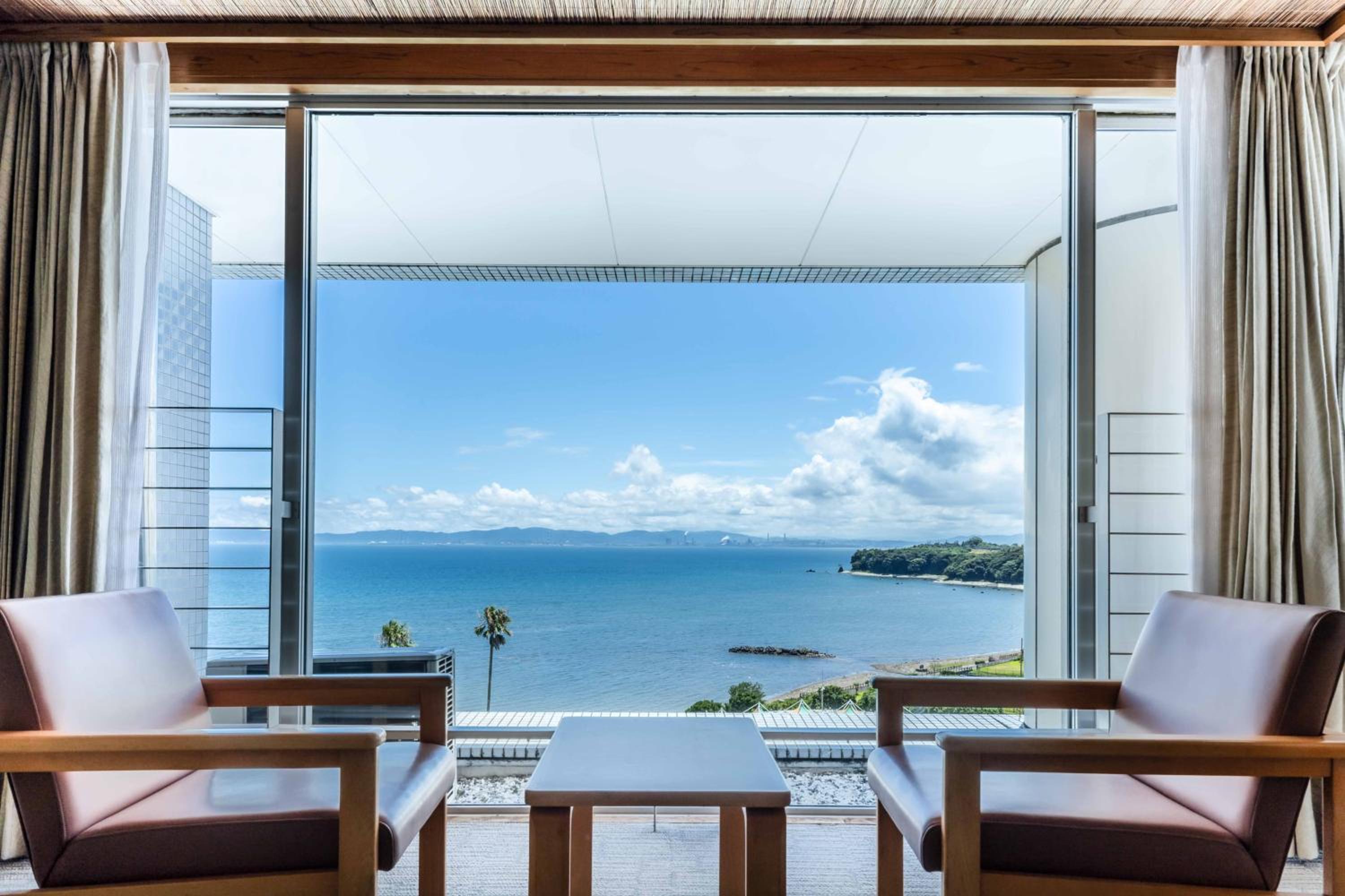Japanese-Style Room with Sea View and Shared Bathroom - SUP Experience Included