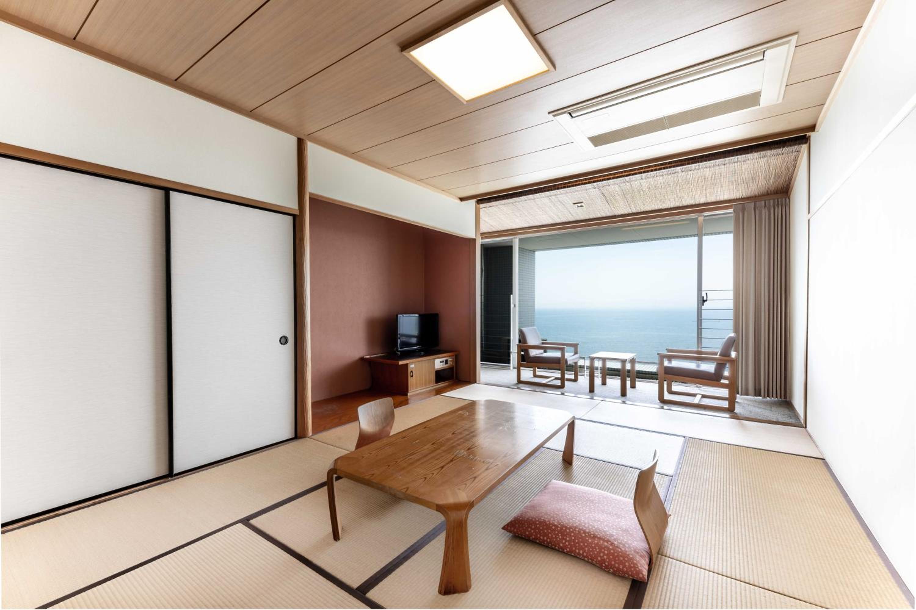 Japanese-Style Room with Side Sea View and Shared Bathroom - Non-Smoking