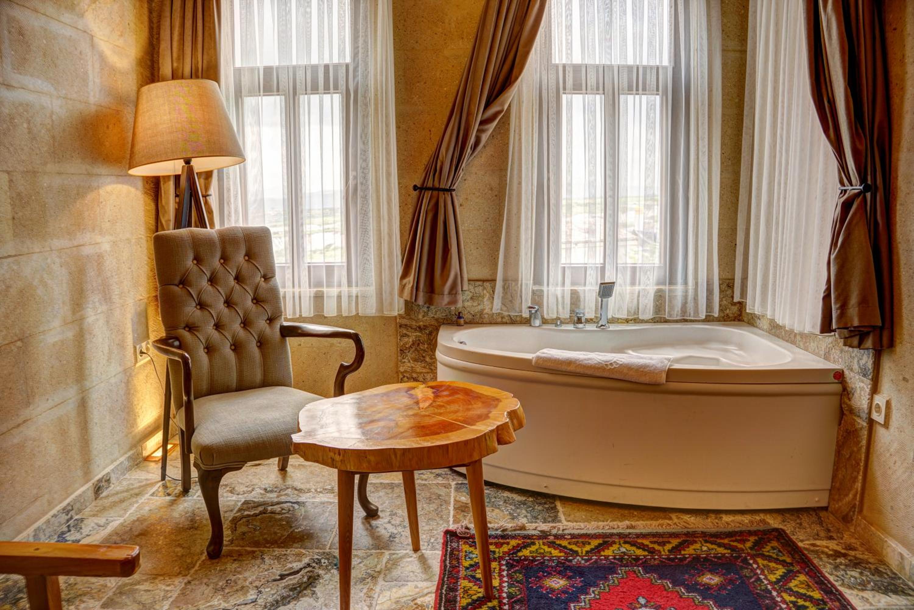 Premium Suite - Photo 8
