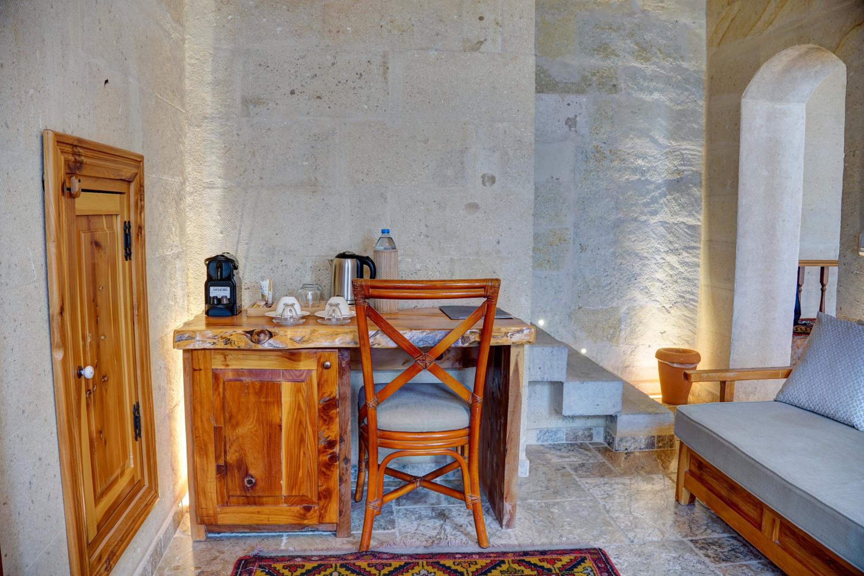 Premium Suite - Photo 5